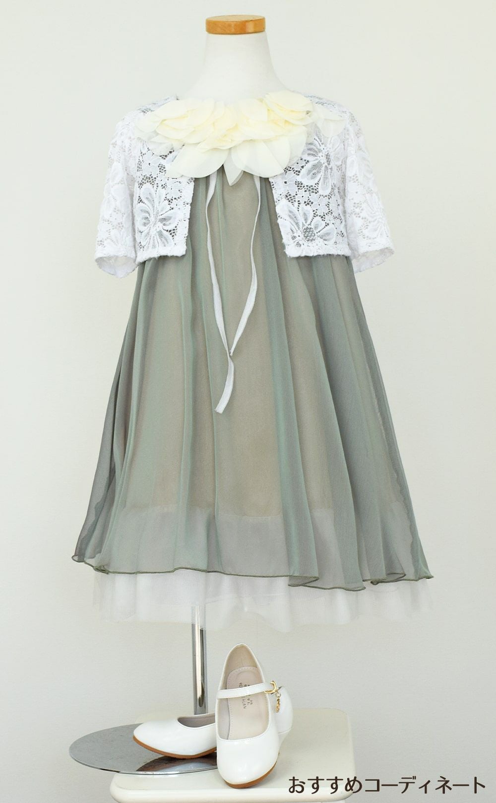 ピアノ発表会や結婚式にぴったりのカラーの女の子用キッズドレス。シンプルで美しいシルエットが魅力のAngel's Closetの子供ドレス レンタル商品（【レンタル】シフォンフラワーAラインドレス(KD284)セージ）｜画像9