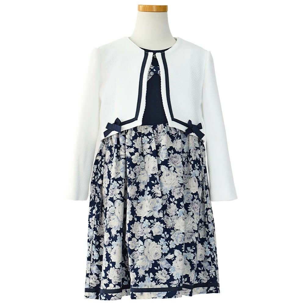 特別な日にぴったりのネイビーカラーの男の子用フォーマルスーツ。シンプルで美しいシルエットが魅力のAngel's Closetの子供フォーマル レンタル商品（【レンタル】ホワイトボレロ花柄アンサンブルスーツセット(AST337901)ネイビー）｜画像2