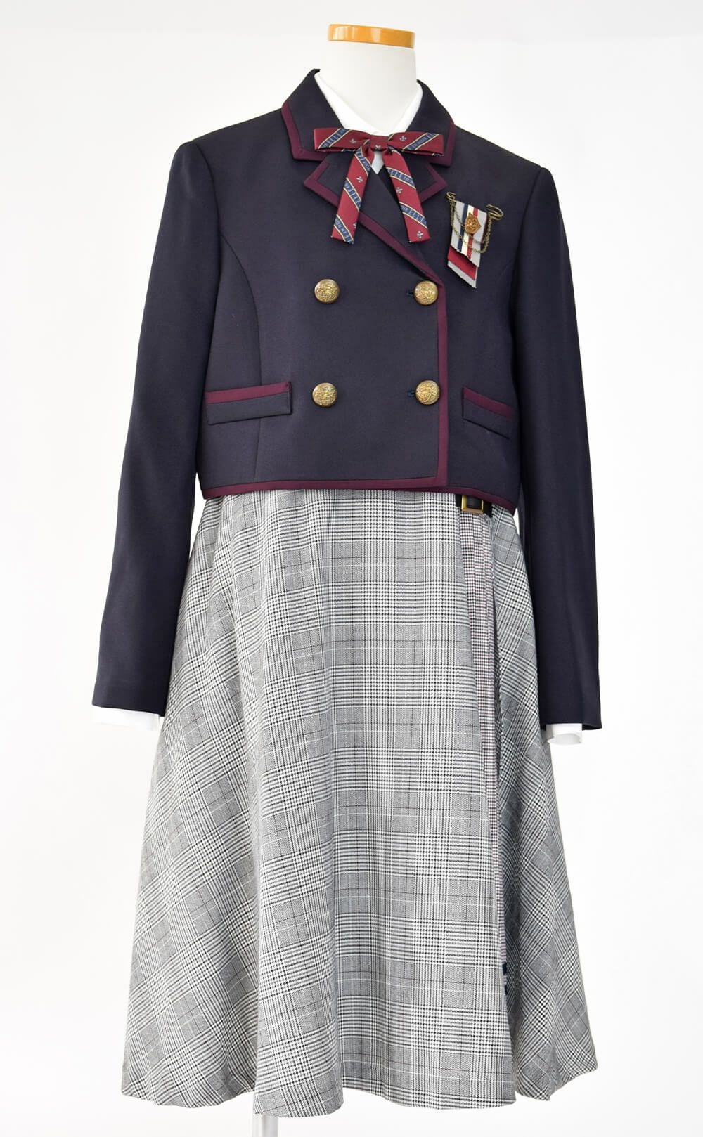 特別な日にぴったりのネイビーカラーの男の子用フォーマルスーツ。シンプルで美しいシルエットが魅力のAngel's Closetの子供フォーマル レンタル商品（【レンタル】ショートジャケットハイウエストスカートスーツ5点セット(CAT422503)ネイビー）｜画像3