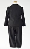 特別な日にぴったりのブラックカラーの男の子用フォーマルスーツ。シンプルで美しいシルエットが魅力のAngel's Closetの子供フォーマル レンタル商品（【レンタル】スカラップジャケットパンツスーツ4点セット(CAT437310)ブラック）｜画像5