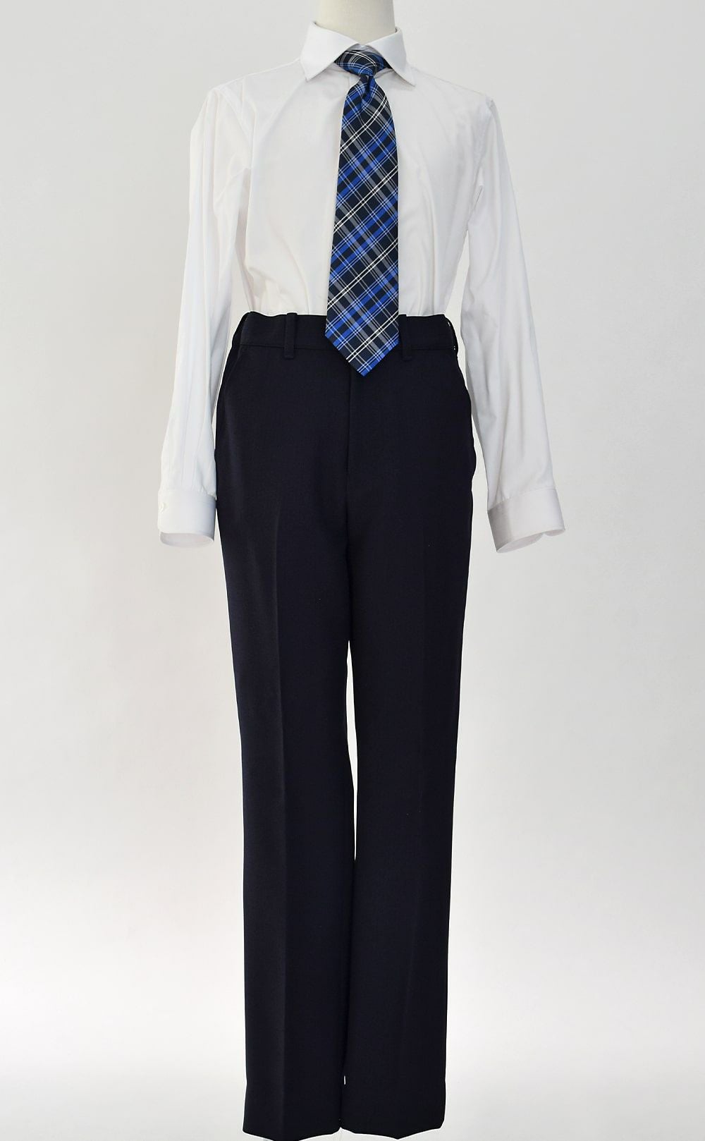 特別な日にぴったりのネイビーカラーの男の子用フォーマルスーツ。シンプルで美しいシルエットが魅力のAngel's Closetの子供フォーマル レンタル商品（【レンタル】ヘリンボーン織り2つボタンスーツ5点セット(CAT525611)ネイビー）｜画像7