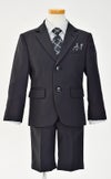 特別な日にぴったりのブラックカラーの男の子用フォーマルスーツ。シンプルで美しいシルエットが魅力のAngel's Closetの子供フォーマル レンタル商品（【レンタル】2つ釦ストライプスーツ5点セット(CAT545410)ブラック）｜画像3
