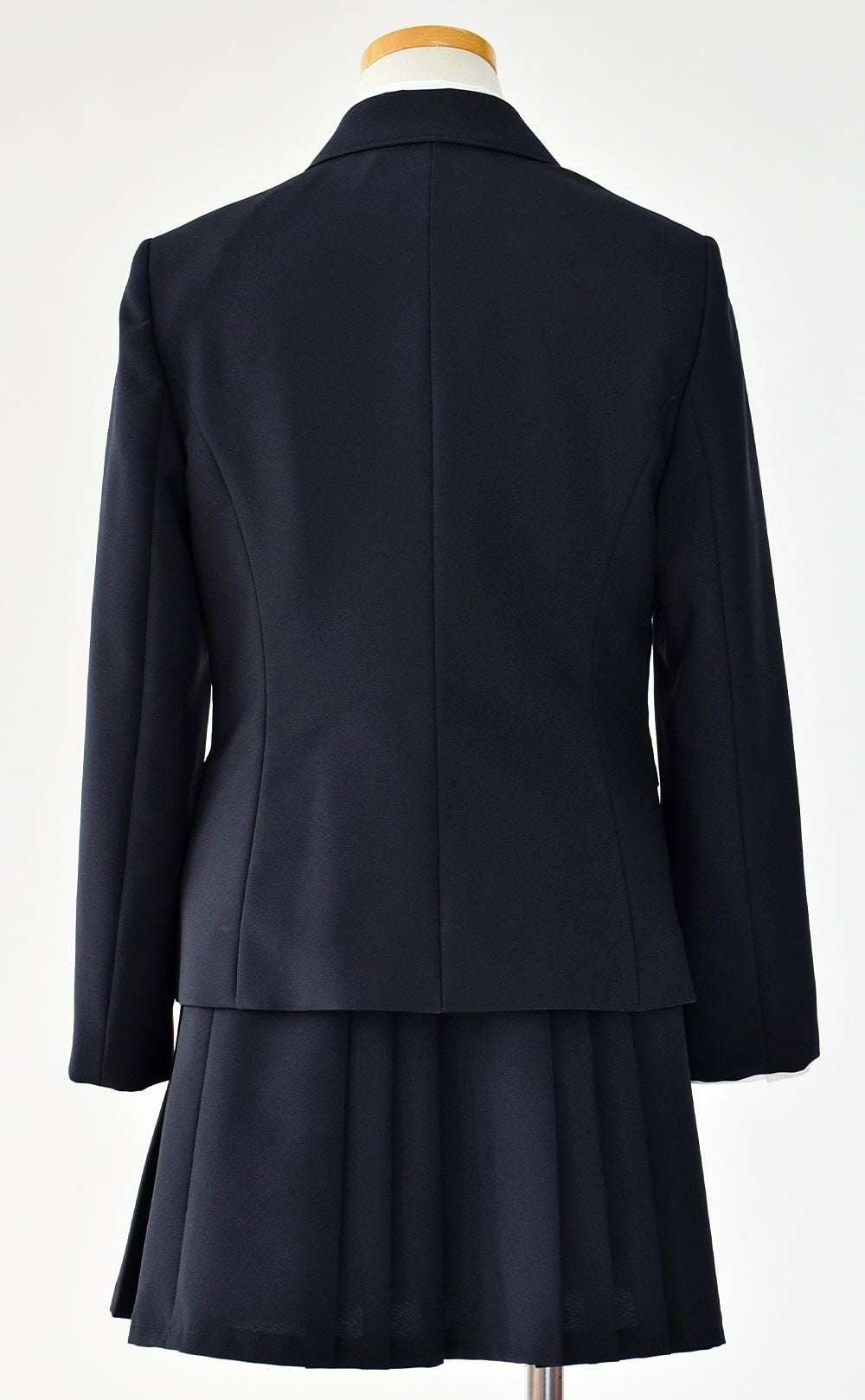 特別な日にぴったりのネイビーカラーの男の子用フォーマルスーツ。シンプルで美しいシルエットが魅力のAngel's Closetの子供フォーマル レンタル商品（【レンタル】プリーツスカートスーツ5点セット(CAT672591)ネイビー）｜画像5