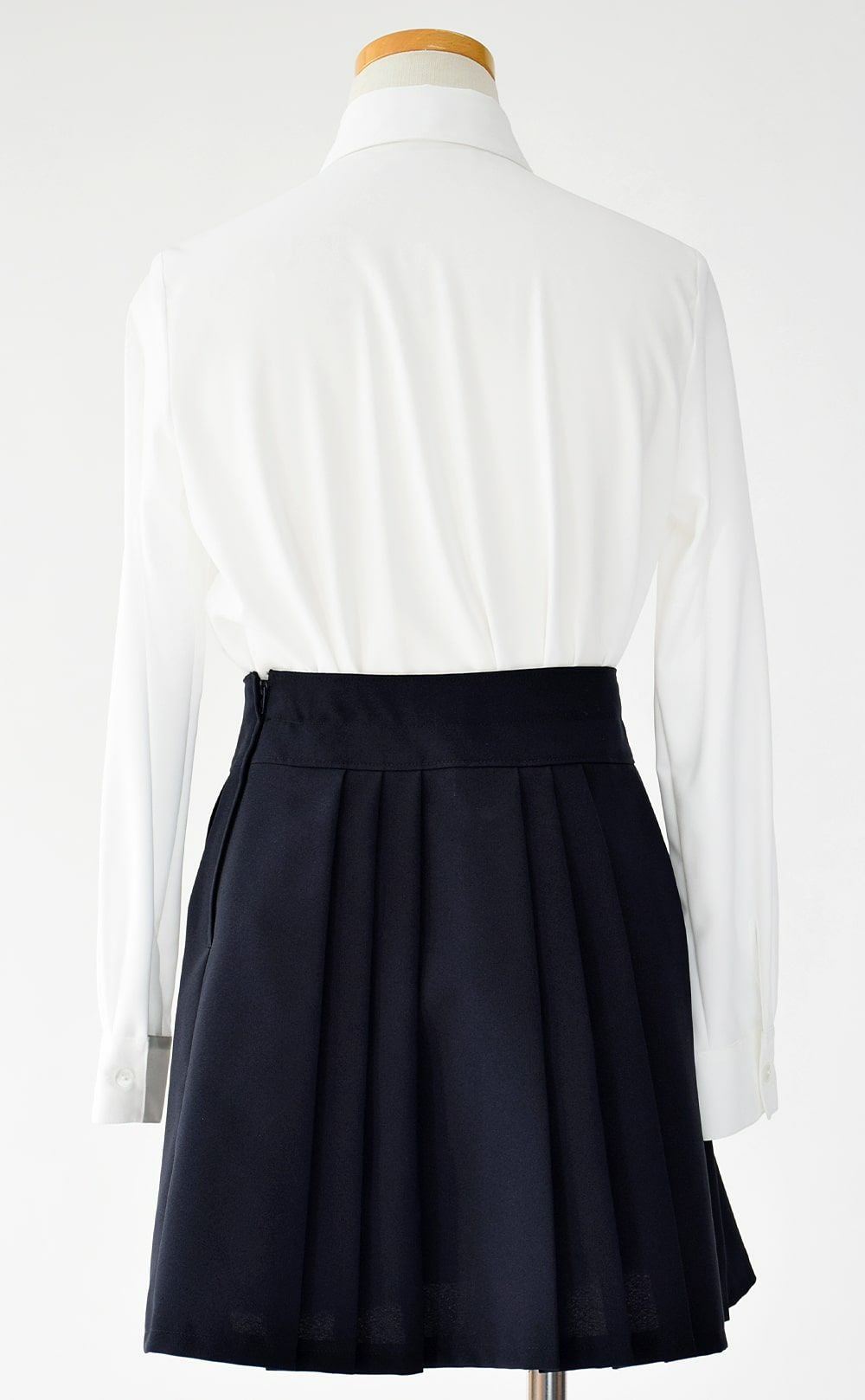 特別な日にぴったりのネイビーカラーの男の子用フォーマルスーツ。シンプルで美しいシルエットが魅力のAngel's Closetの子供フォーマル レンタル商品（【レンタル】プリーツスカートスーツ5点セット(CAT672591)ネイビー）｜画像8