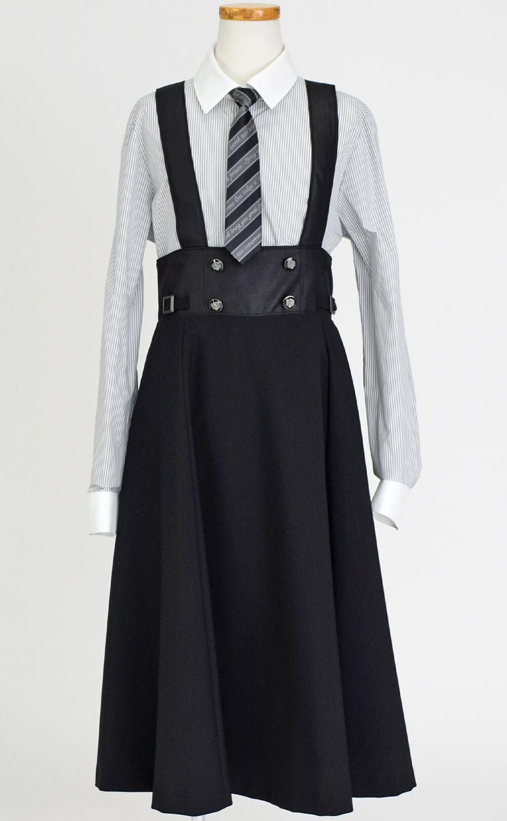 特別な日にぴったりのブラックカラーの男の子用フォーマルスーツ。シンプルで美しいシルエットが魅力のAngel's Closetの子供フォーマル レンタル商品（【レンタル】ショートジャケットハイウエストスカートスーツ5点セット(CAT422504)ブラック）｜画像7