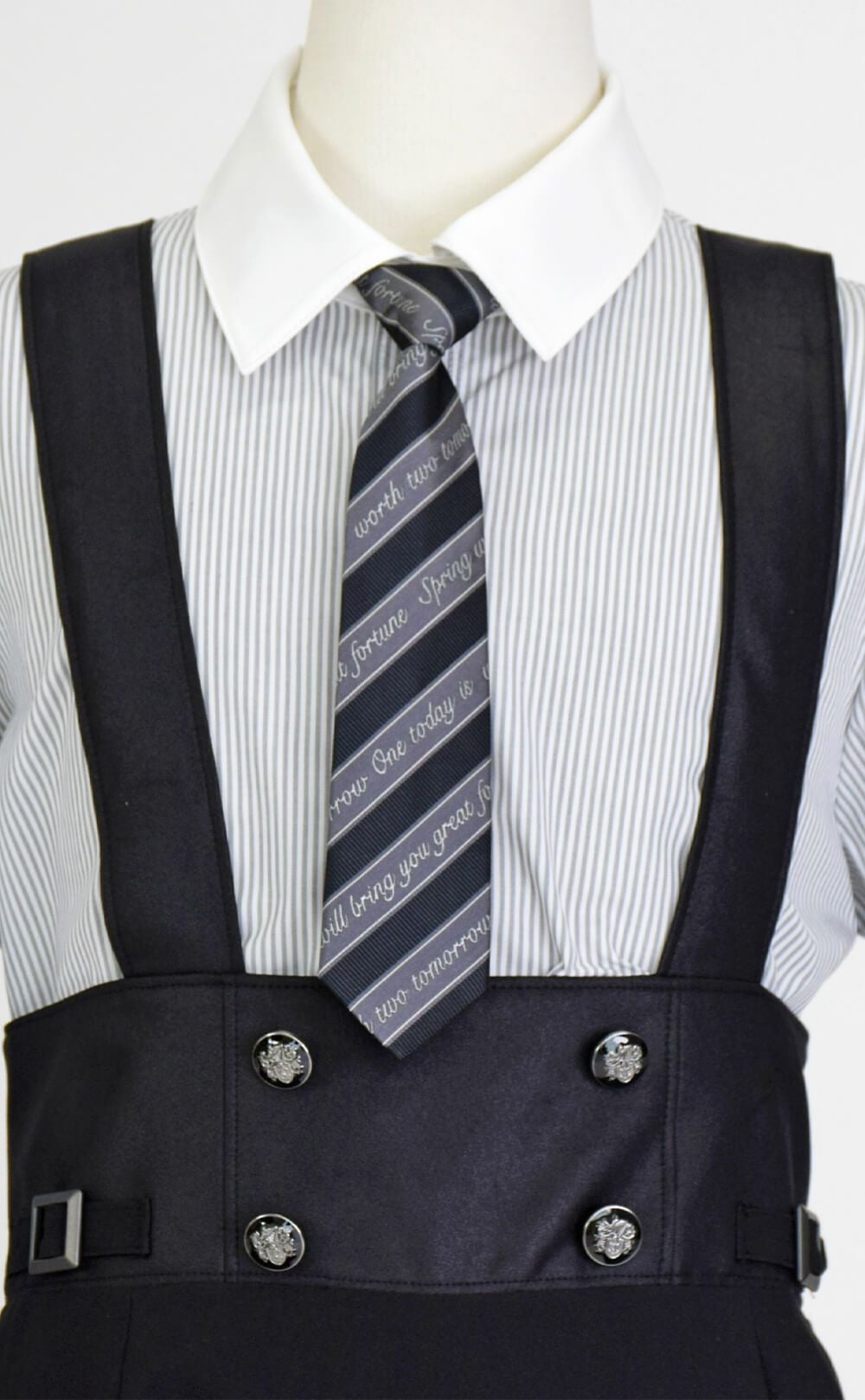 特別な日にぴったりのブラックカラーの男の子用フォーマルスーツ。シンプルで美しいシルエットが魅力のAngel's Closetの子供フォーマル レンタル商品（【レンタル】ショートジャケットハイウエストスカートスーツ5点セット(CAT422504)ブラック）｜画像8