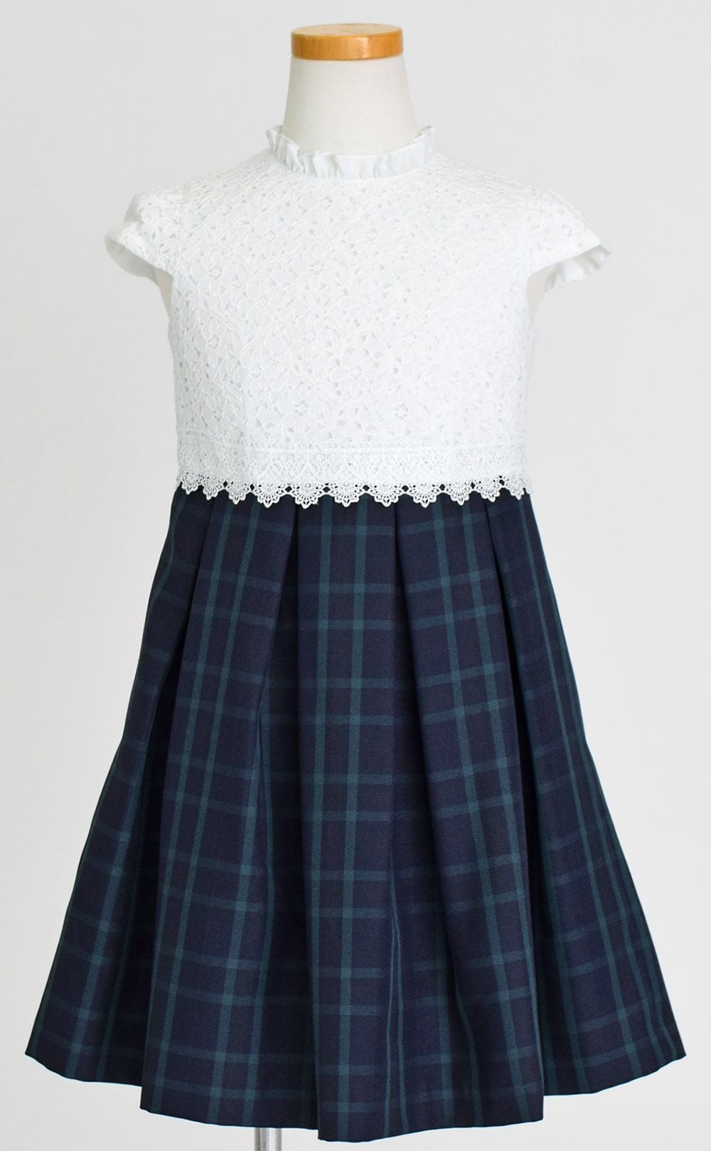 特別な日にぴったりのネイビーカラーの男の子用フォーマルスーツ。シンプルで美しいシルエットが魅力のAngel's Closetの子供フォーマル レンタル商品（【レンタル】ブラックウォッチアンサンブルスーツ(CAT447367)ネイビー）｜画像7