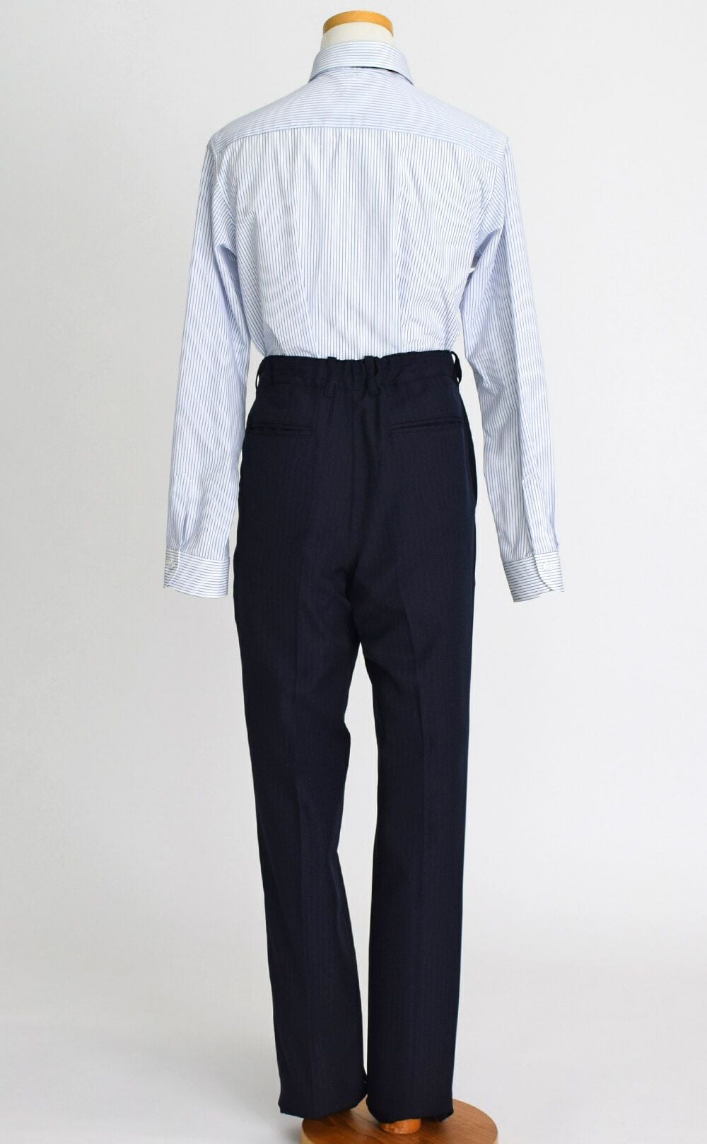特別な日にぴったりのネイビーカラーの男の子用フォーマルスーツ。シンプルで美しいシルエットが魅力のAngel's Closetの子供フォーマル レンタル商品（【レンタル】2つ釦ストライプスーツ5点セット(CAT545610)ネイビー）｜画像8