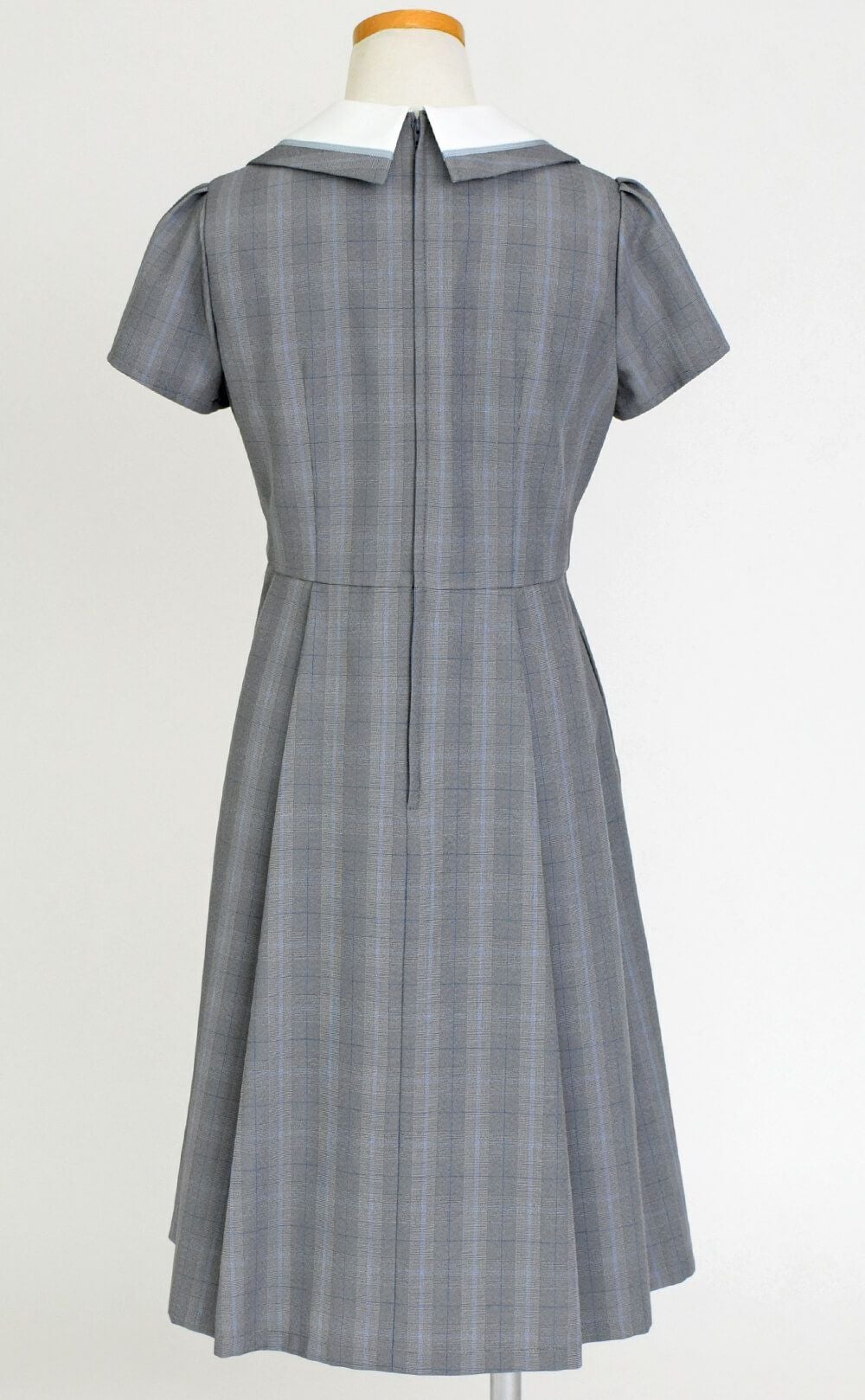 特別な日にぴったりのネイビーカラーの男の子用フォーマルスーツ。シンプルで美しいシルエットが魅力のAngel's Closetの子供フォーマル レンタル商品（【レンタル】グレンチェックアンサンブルスーツ(CAT742566)ネイビー）｜画像8