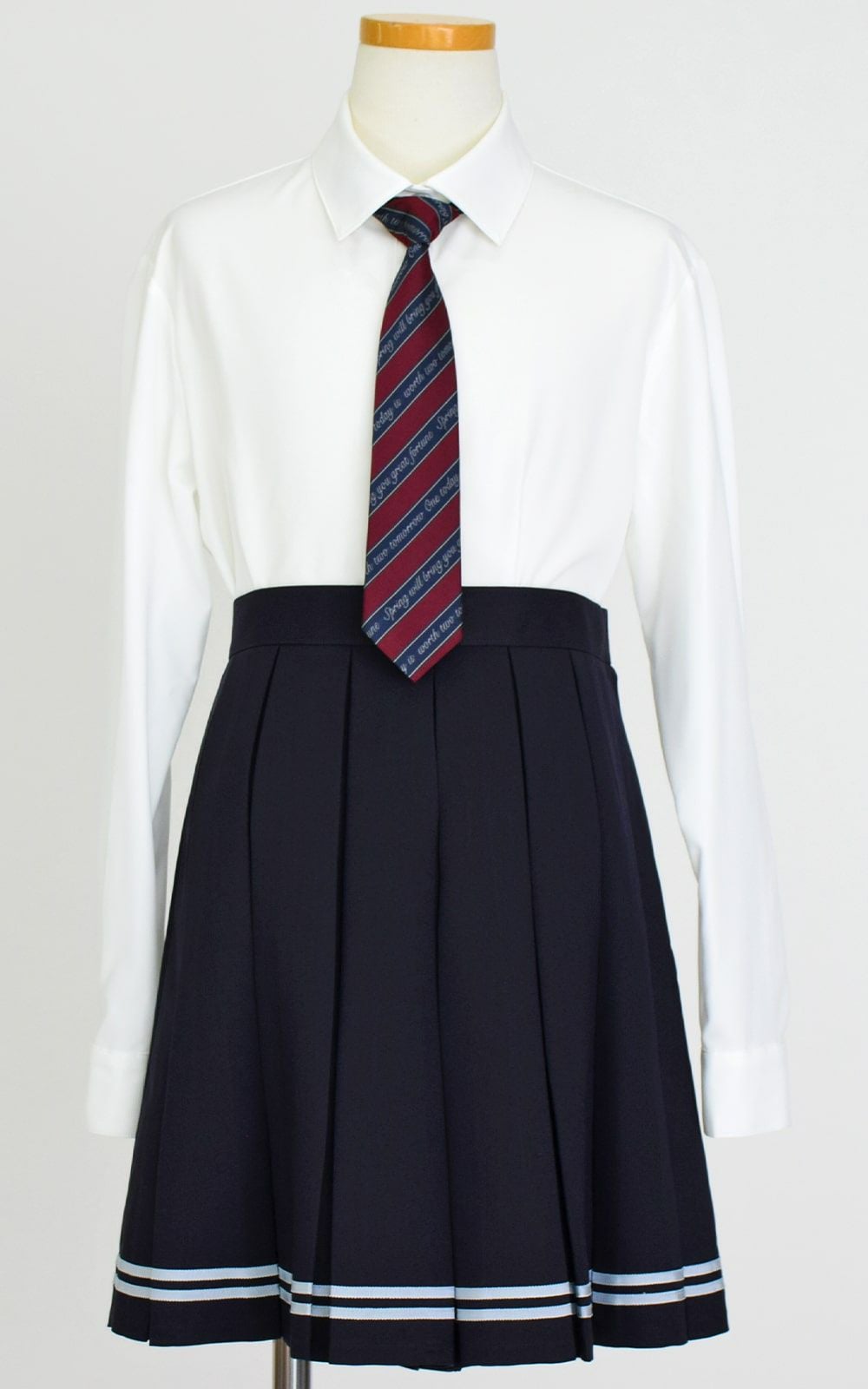 特別な日にぴったりのネイビーカラーの男の子用フォーマルスーツ。シンプルで美しいシルエットが魅力のAngel's Closetの子供フォーマル レンタル商品（【レンタル】セーラービッグカラースーツ(CAT742568)ネイビー）｜画像7