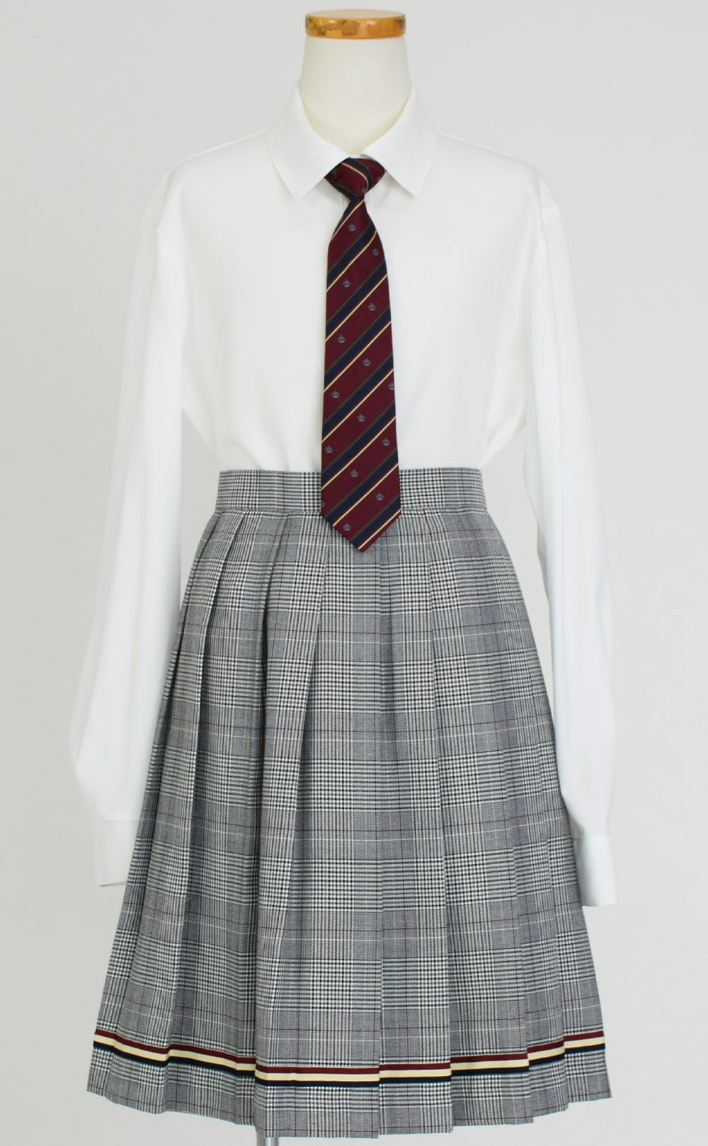 特別な日にぴったりのカラーの男の子用フォーマルスーツ。シンプルで美しいシルエットが魅力のAngel's Closetの子供フォーマル レンタル商品（【レンタル】パイピングジャケット＆格子スカートスーツ5点セット(CAT932512)グリーン）｜画像7