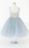 ピアノ発表会や結婚式にぴったりのブルーカラーの女の子用キッズドレス。シンプルで美しいシルエットが魅力のAngel's Closetの子供ドレス レンタル商品（【レンタル】サテン＆ボリュームチュールドレス(YP218)ブルー）｜画像4