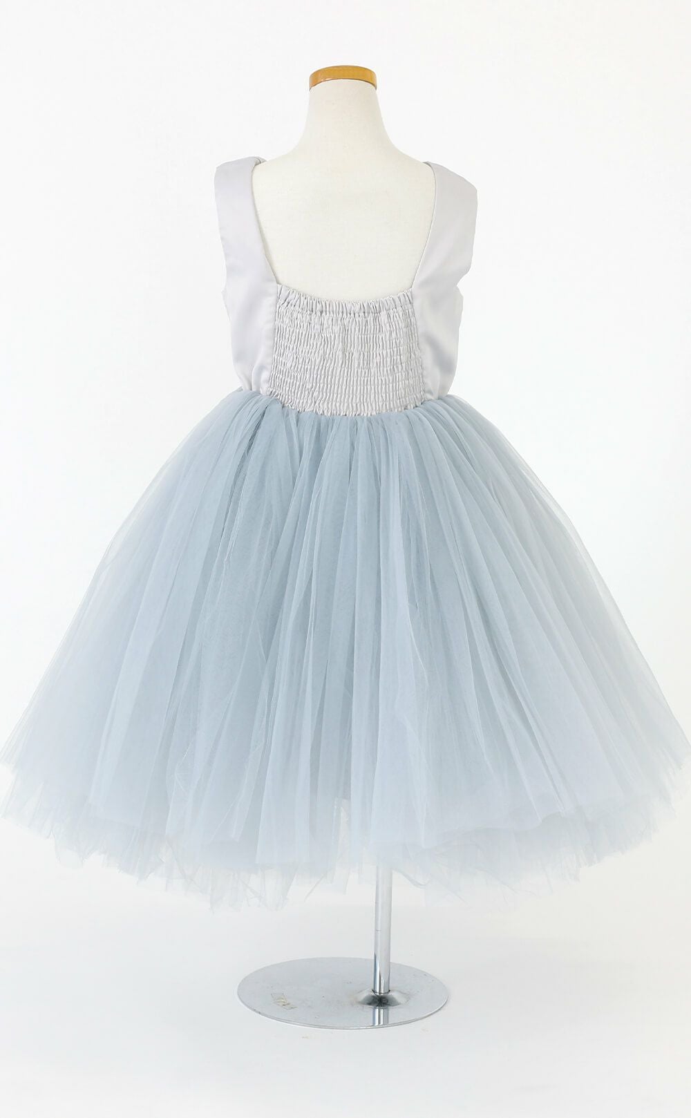 ピアノ発表会や結婚式にぴったりのブルーカラーの女の子用キッズドレス。シンプルで美しいシルエットが魅力のAngel's Closetの子供ドレス レンタル商品（【レンタル】サテン＆ボリュームチュールドレス(YP218)ブルー）｜画像4