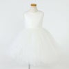 ピアノ発表会や結婚式にぴったりのホワイトカラーの女の子用キッズドレス。シンプルで美しいシルエットが魅力のAngel's Closetの子供ドレス レンタル商品（【レンタル】サテン＆ボリュームチュールドレス(YP218)ホワイト）｜画像2