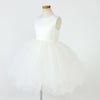 ピアノ発表会や結婚式にぴったりのホワイトカラーの女の子用キッズドレス。シンプルで美しいシルエットが魅力のAngel's Closetの子供ドレス レンタル商品（【レンタル】サテン＆ボリュームチュールドレス(YP218)ホワイト）｜画像3
