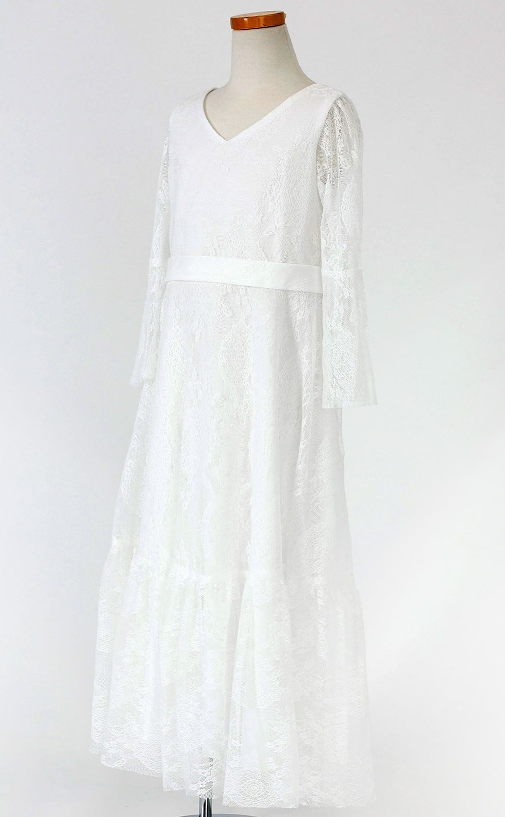 ピアノ発表会や結婚式にぴったりのホワイトカラーの女の子用キッズドレス。シンプルで美しいシルエットが魅力のAngel's Closetの子供ドレス レンタル商品（【レンタル】フラッタースリーブ総レースロングドレス(YP219)ホワイト）｜画像3