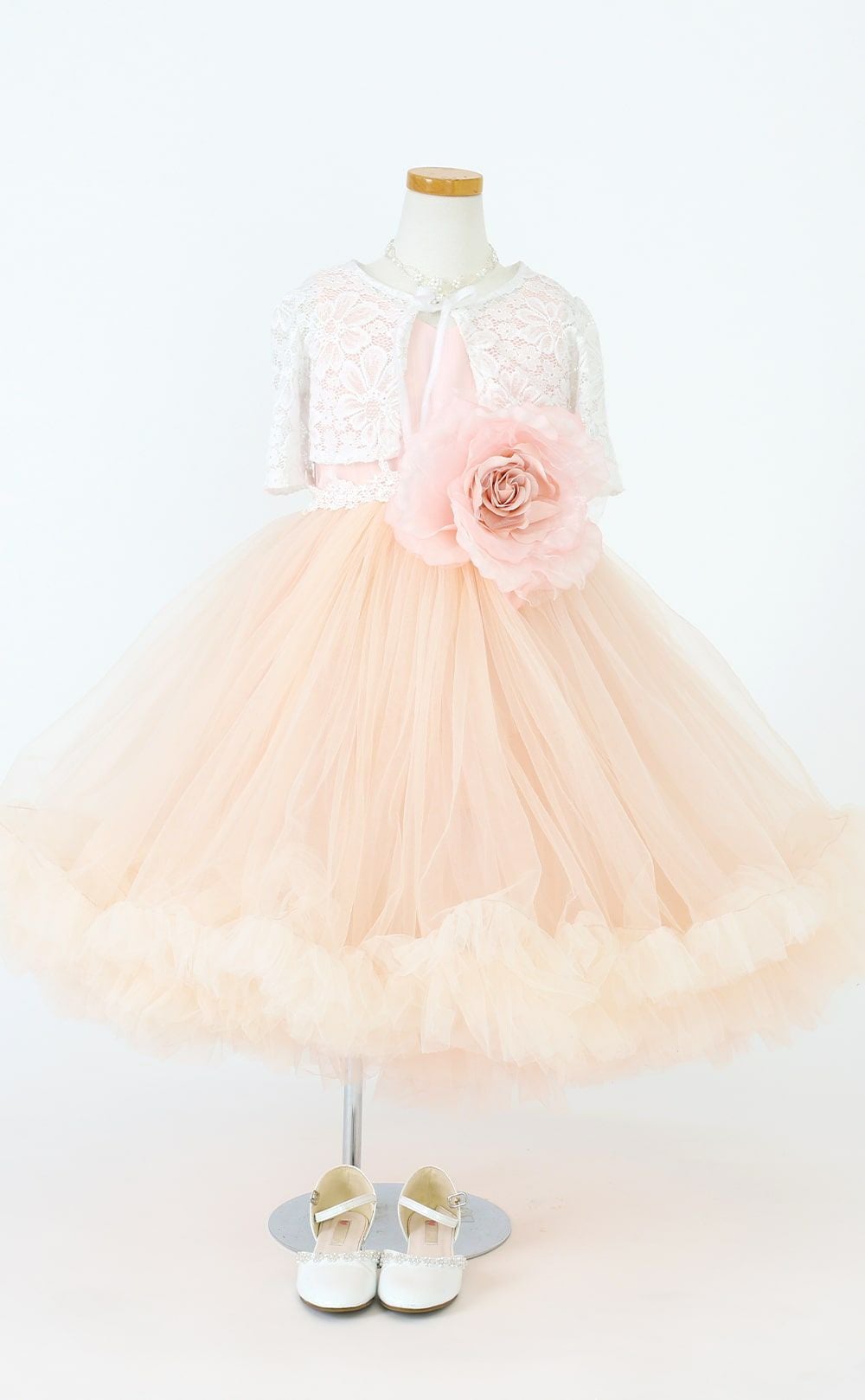 ピアノ発表会や結婚式にぴったりのピンクカラーの女の子用キッズドレス。シンプルで美しいシルエットが魅力のAngel's Closetの子供ドレス レンタル商品（【レンタル】ティアードチュール＆ラージローズドレス(YP220)ピンク）｜画像8