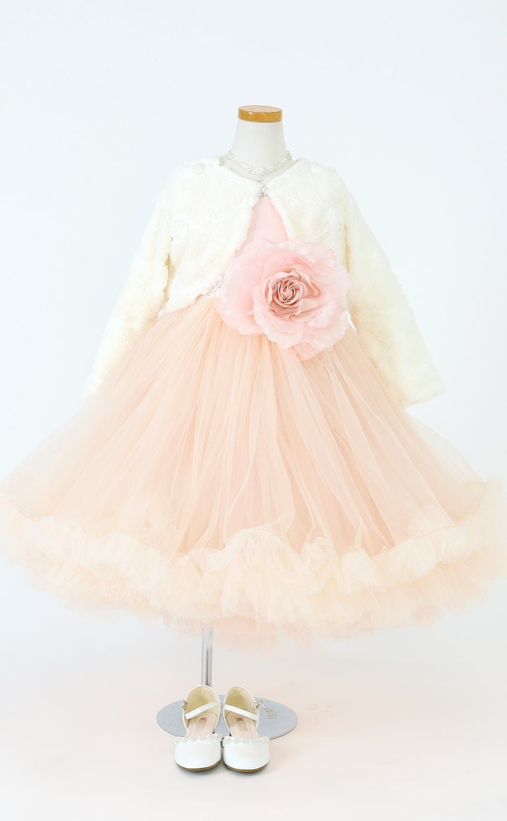 ピアノ発表会や結婚式にぴったりのピンクカラーの女の子用キッズドレス。シンプルで美しいシルエットが魅力のAngel's Closetの子供ドレス レンタル商品（【レンタル】ティアードチュール＆ラージローズドレス(YP220)ピンク）｜画像10