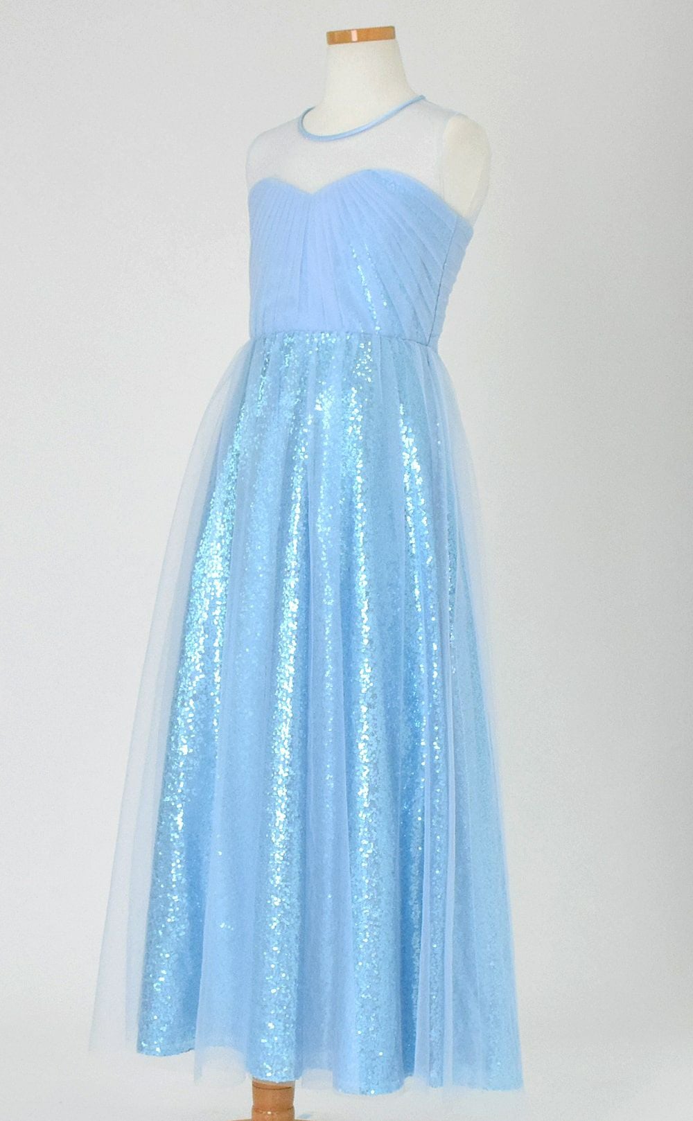 ピアノ発表会や結婚式にぴったりのブルーカラーの女の子用キッズドレス。シンプルで美しいシルエットが魅力のAngel's Closetの子供ドレス レンタル商品（【レンタル】ビスチェ風スパンコール＆チュールロングドレス（YP221） ベビーブルー）｜画像4