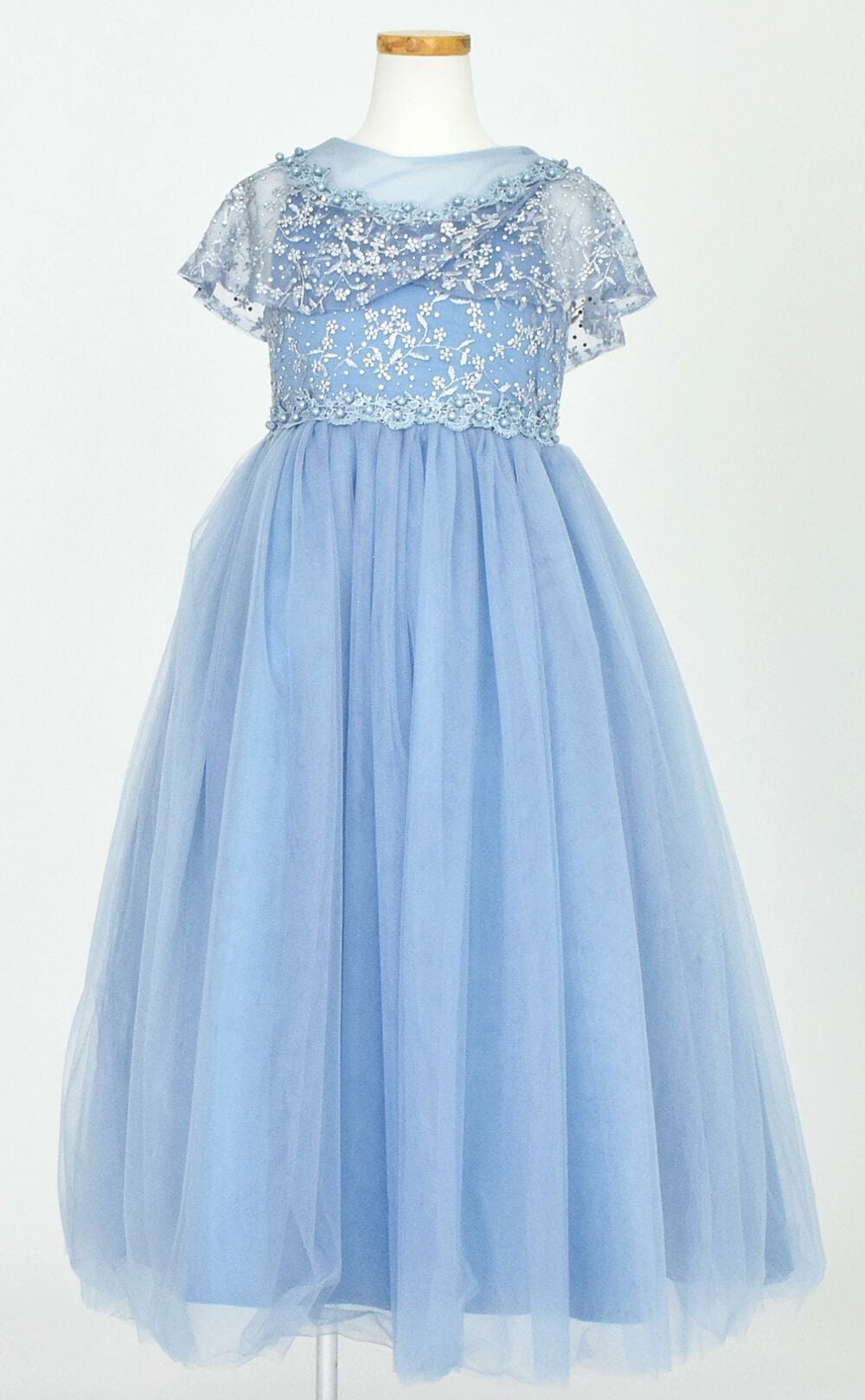 ピアノ発表会や結婚式にぴったりのブルーカラーの女の子用キッズドレス。シンプルで美しいシルエットが魅力のAngel's Closetの子供ドレス レンタル商品（【レンタル】フラワーレースケープ＆チュールドレス（YP222） ブルーグレー）｜画像3