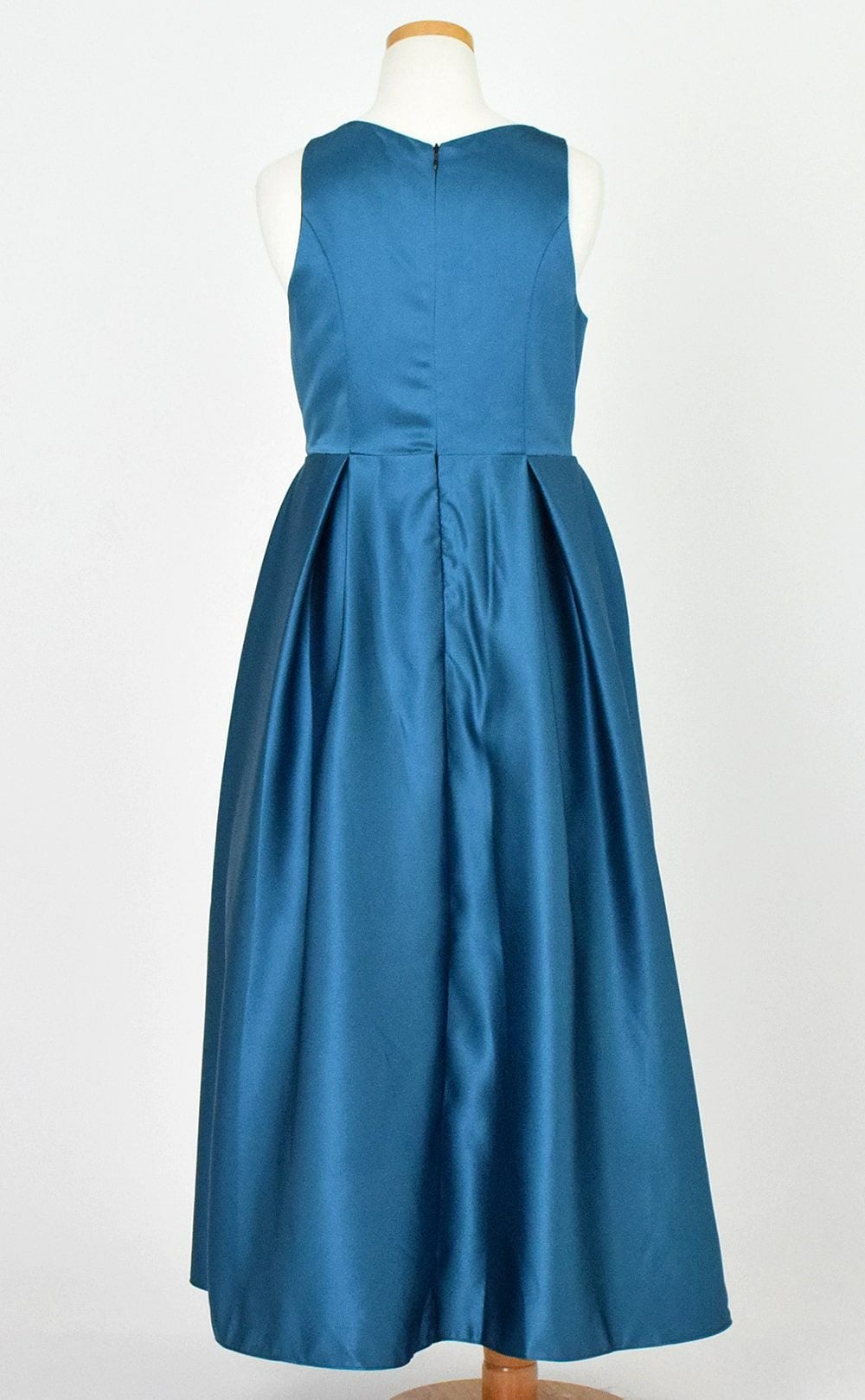 ピアノ発表会や結婚式にぴったりのカラーの女の子用キッズドレス。シンプルで美しいシルエットが魅力のAngel's Closetの子供ドレス レンタル商品（【レンタル】ハイ＆ローカスケードサテンロングドレス（YP223） ピーコック）｜画像5