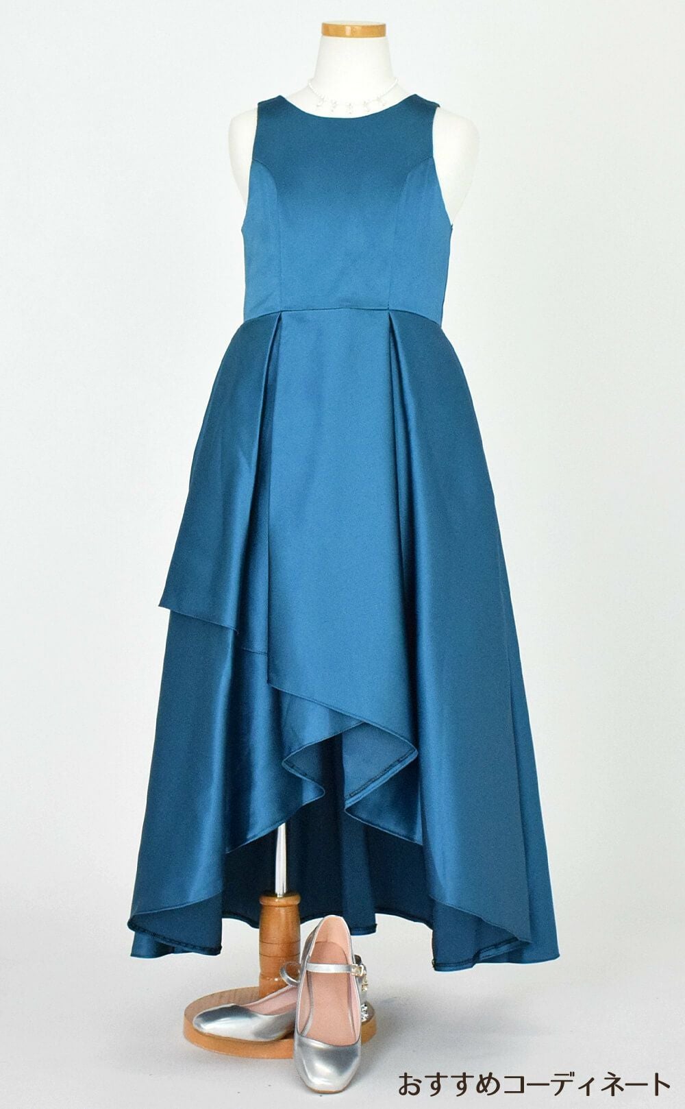 ピアノ発表会や結婚式にぴったりのカラーの女の子用キッズドレス。シンプルで美しいシルエットが魅力のAngel's Closetの子供ドレス レンタル商品（【レンタル】ハイ＆ローカスケードサテンロングドレス（YP223） ピーコック）｜画像8