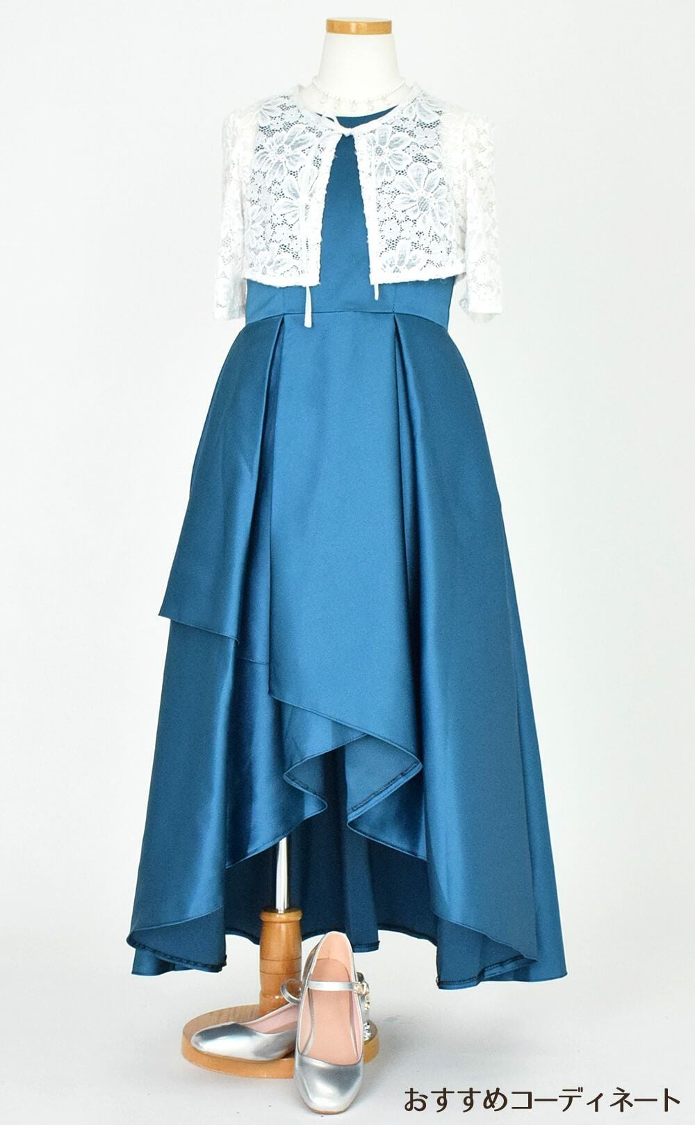 ピアノ発表会や結婚式にぴったりのカラーの女の子用キッズドレス。シンプルで美しいシルエットが魅力のAngel's Closetの子供ドレス レンタル商品（【レンタル】ハイ＆ローカスケードサテンロングドレス（YP223） ピーコック）｜画像9