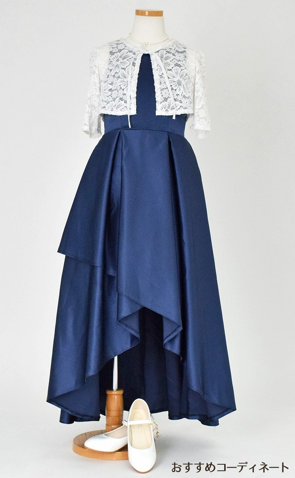 ピアノ発表会や結婚式にぴったりのネイビーカラーの女の子用キッズドレス。シンプルで美しいシルエットが魅力のAngel's Closetの子供ドレス レンタル商品（【レンタル】ハイ＆ローカスケードサテンロングドレス（YP223） ネイビー）｜画像9