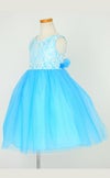 ピアノ発表会や結婚式にぴったりのカラーの女の子用キッズドレス。シンプルで美しいシルエットが魅力のAngel's Closetの子供ドレス レンタル商品（【レンタル】レース＆４レイヤーイリュージョンチュールドレス（KD414） アクア）｜画像4