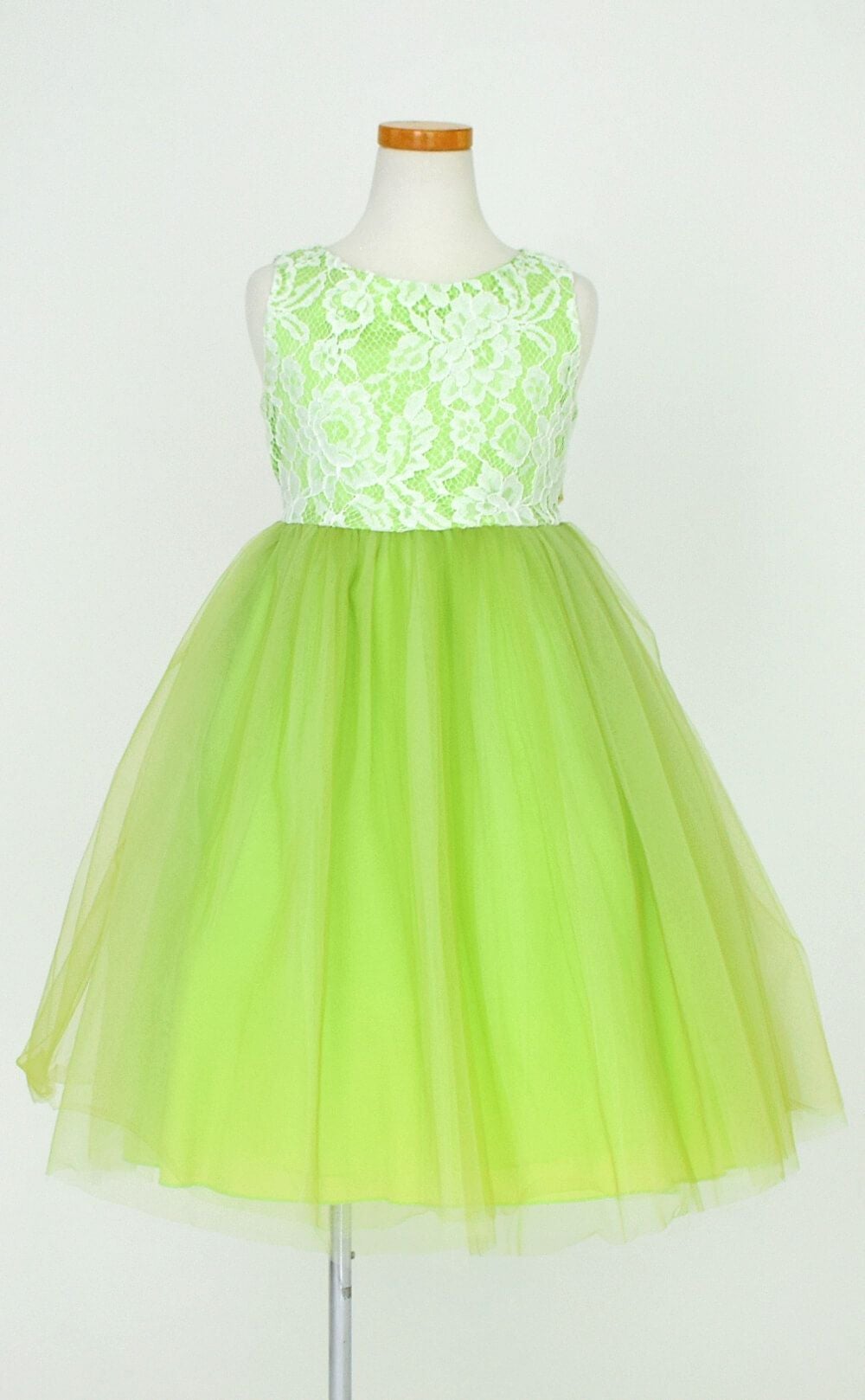 ピアノ発表会や結婚式にぴったりのカラーの女の子用キッズドレス。シンプルで美しいシルエットが魅力のAngel's Closetの子供ドレス レンタル商品（【レンタル】レース＆４レイヤーイリュージョンチュールドレス（KD414） グリーン）｜画像3