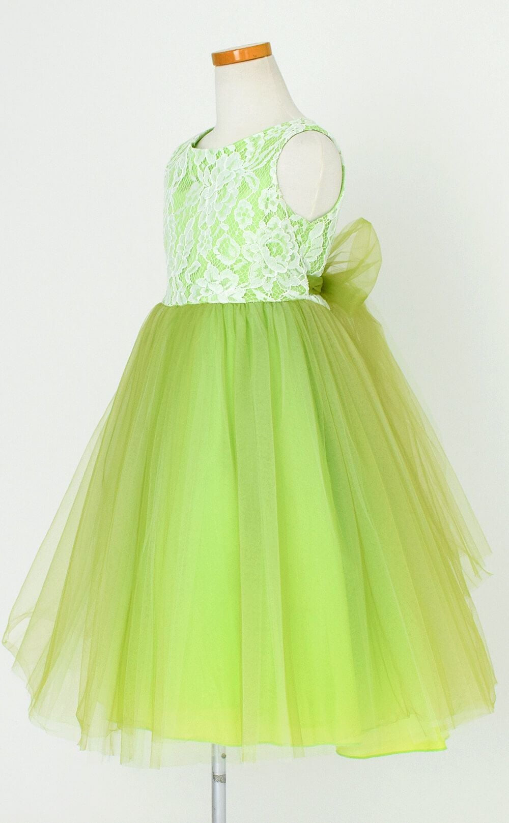 ピアノ発表会や結婚式にぴったりのカラーの女の子用キッズドレス。シンプルで美しいシルエットが魅力のAngel's Closetの子供ドレス レンタル商品（【レンタル】レース＆４レイヤーイリュージョンチュールドレス（KD414） グリーン）｜画像4