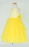 ピアノ発表会や結婚式にぴったりのカラーの女の子用キッズドレス。シンプルで美しいシルエットが魅力のAngel's Closetの子供ドレス レンタル商品（【レンタル】レース＆４レイヤーイリュージョンチュールドレス（KD414） イエロー）｜画像4