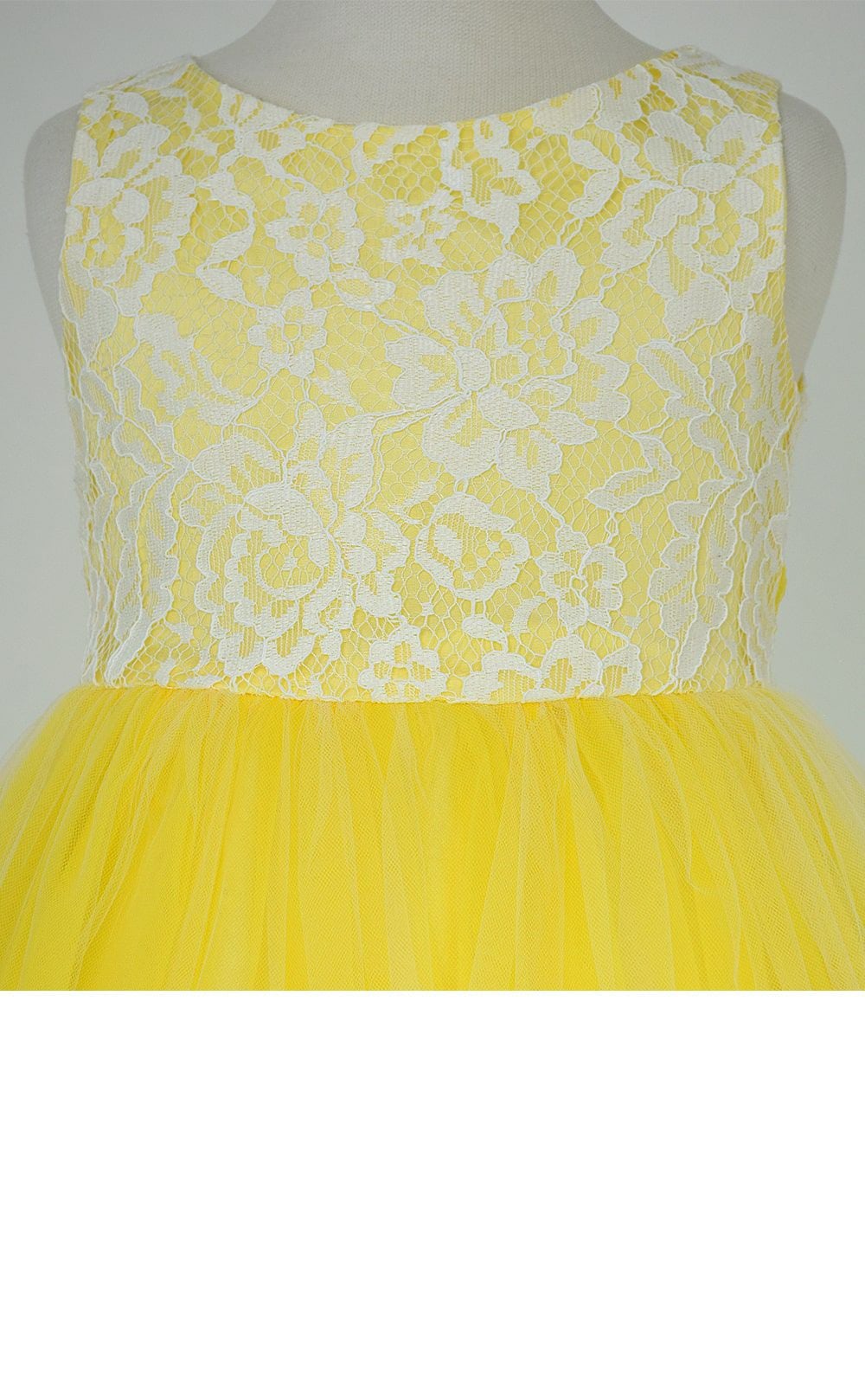 ピアノ発表会や結婚式にぴったりのカラーの女の子用キッズドレス。シンプルで美しいシルエットが魅力のAngel's Closetの子供ドレス レンタル商品（【レンタル】レース＆４レイヤーイリュージョンチュールドレス（KD414） イエロー）｜画像7