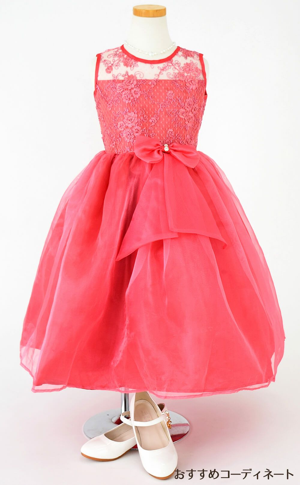 ピアノ発表会や結婚式にぴったりのカラーの女の子用キッズドレス。シンプルで美しいシルエットが魅力のAngel's Closetの子供ドレス レンタル商品（【レンタル】レース＆メタル刺繍オーガンジー子供ドレス（リボンコサージュ付）(CC2461)コーラル｜画像8