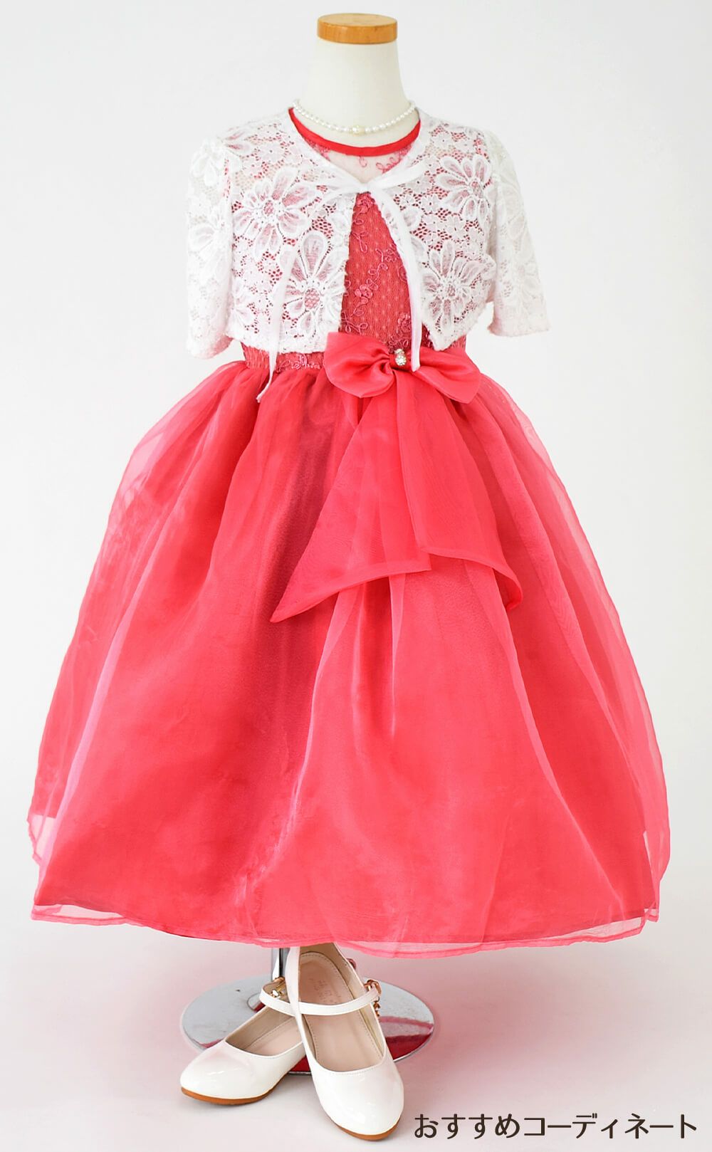ピアノ発表会や結婚式にぴったりのカラーの女の子用キッズドレス。シンプルで美しいシルエットが魅力のAngel's Closetの子供ドレス レンタル商品（【レンタル】レース＆メタル刺繍オーガンジー子供ドレス（リボンコサージュ付）(CC2461)コーラル｜画像9