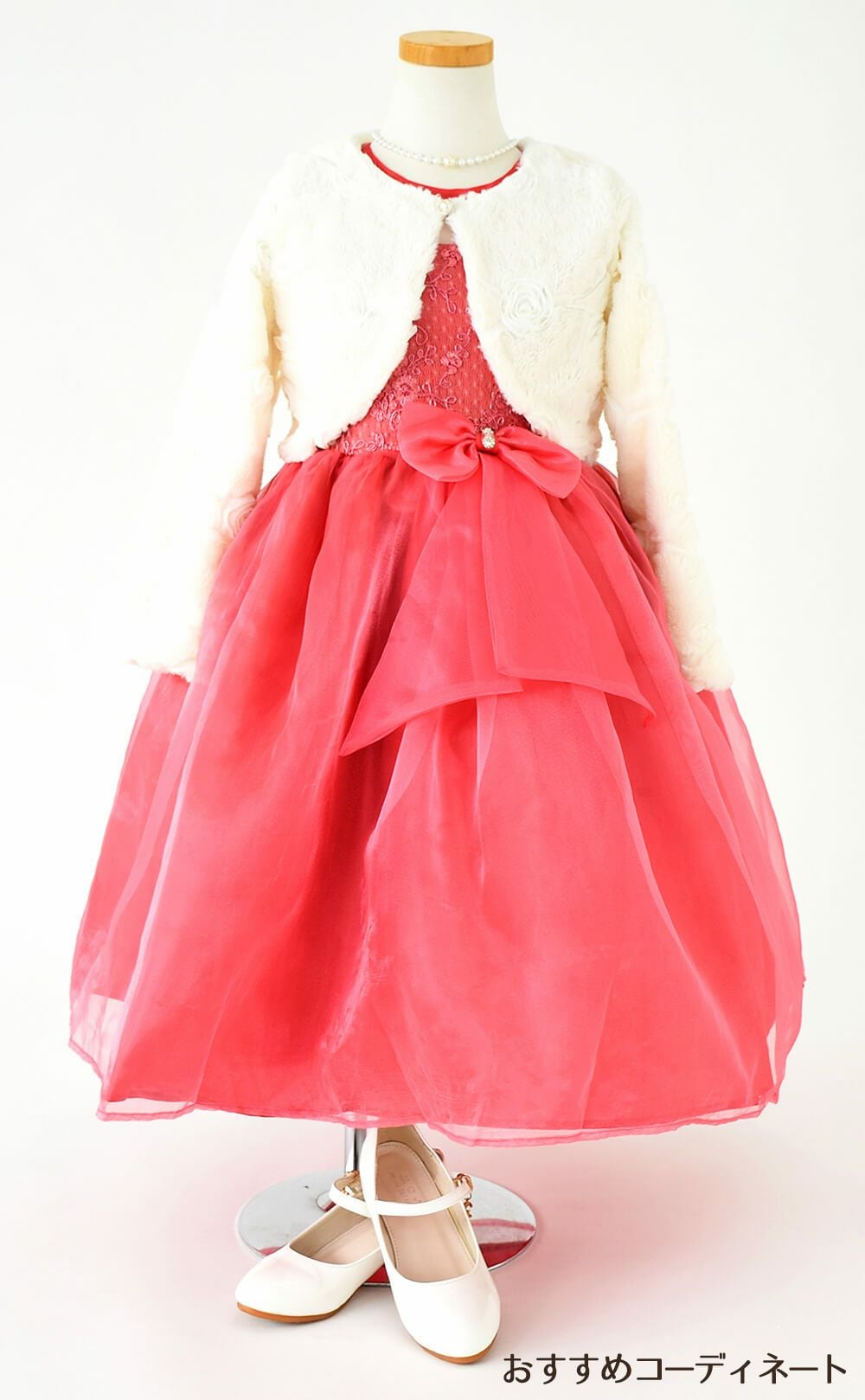 ピアノ発表会や結婚式にぴったりのカラーの女の子用キッズドレス。シンプルで美しいシルエットが魅力のAngel's Closetの子供ドレス レンタル商品（【レンタル】レース＆メタル刺繍オーガンジー子供ドレス（リボンコサージュ付）(CC2461)コーラル｜画像11