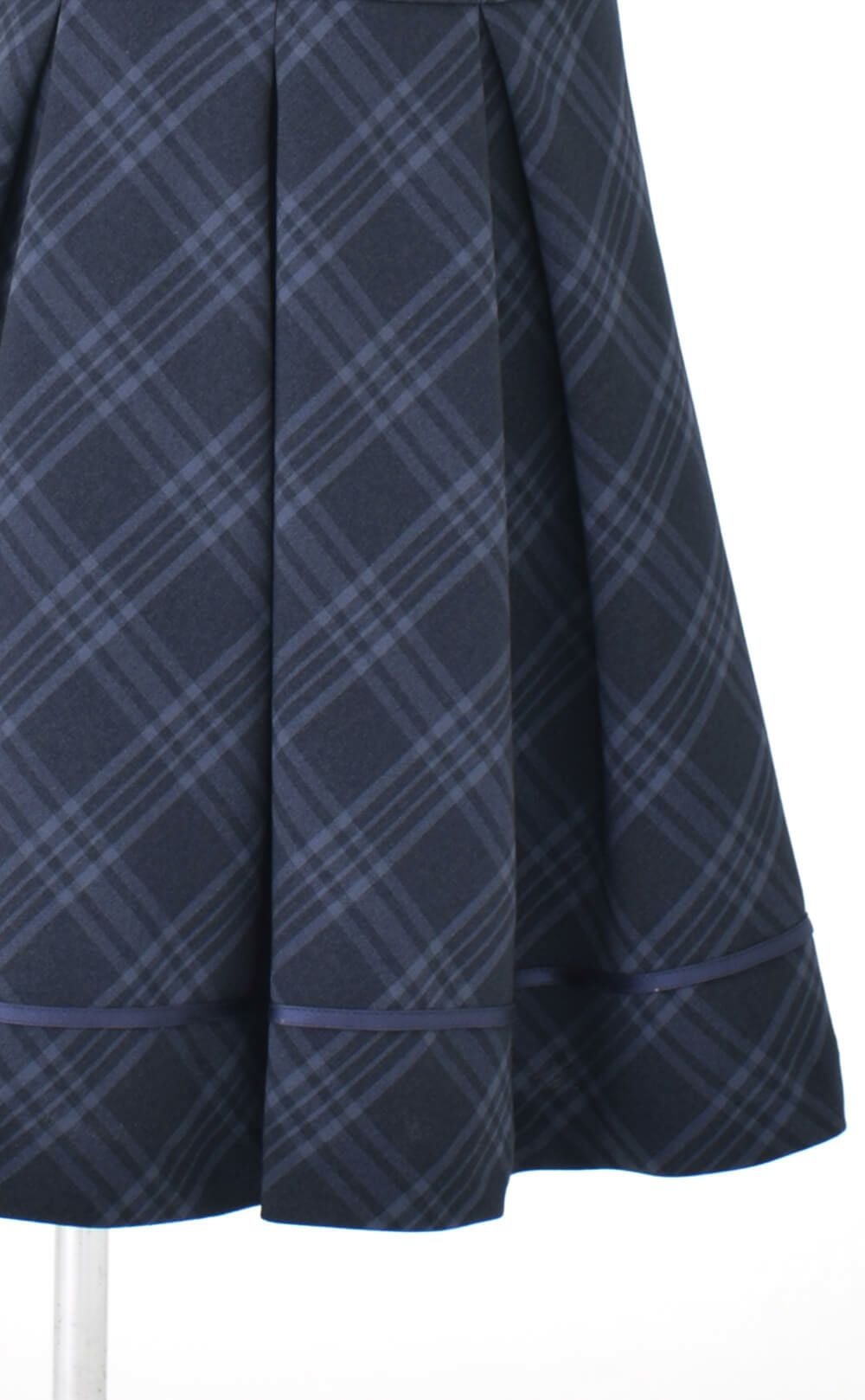 ピアノ発表会や結婚式にぴったりのネイビーカラーの男の子用フォーマルスーツ。シンプルで美しいシルエットが魅力のAngel's Closetの子供フォーマル レンタル商品（【レンタル】格子柄ネイビーアンサンブルスーツ4点セット（CAT819301） ネイビー）｜画像7