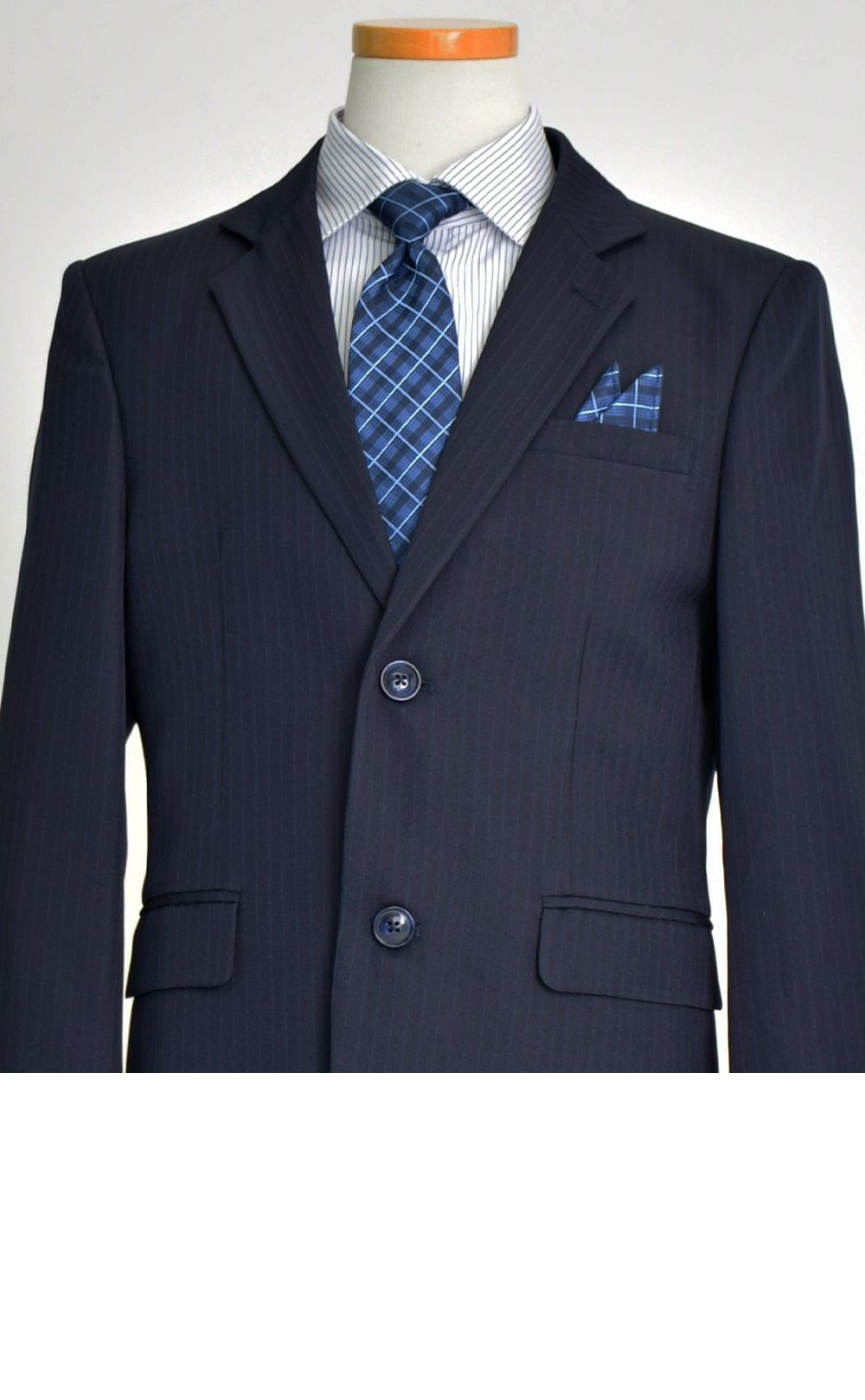 特別な日にぴったりのネイビーカラーの男の子用フォーマルスーツ。シンプルで美しいシルエットが魅力のAngel's Closetの子供フォーマル レンタル商品（【レンタル】ストライプシャツ2つボタンベーシックスーツ4点セット(CAT555610) ネイビー）｜画像6