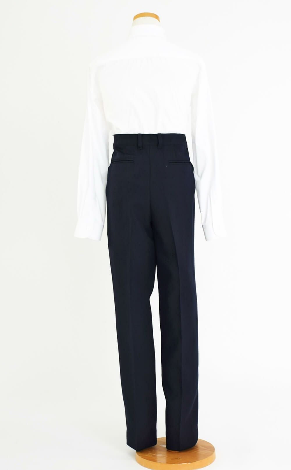 特別な日にぴったりのネイビーカラーの男の子用フォーマルスーツ。シンプルで美しいシルエットが魅力のAngel's Closetの子供フォーマル レンタル商品（【レンタル】レジメンタルタイ3つボタンベーシックスーツ4点セット(CAT555611) ネイビー）｜画像8