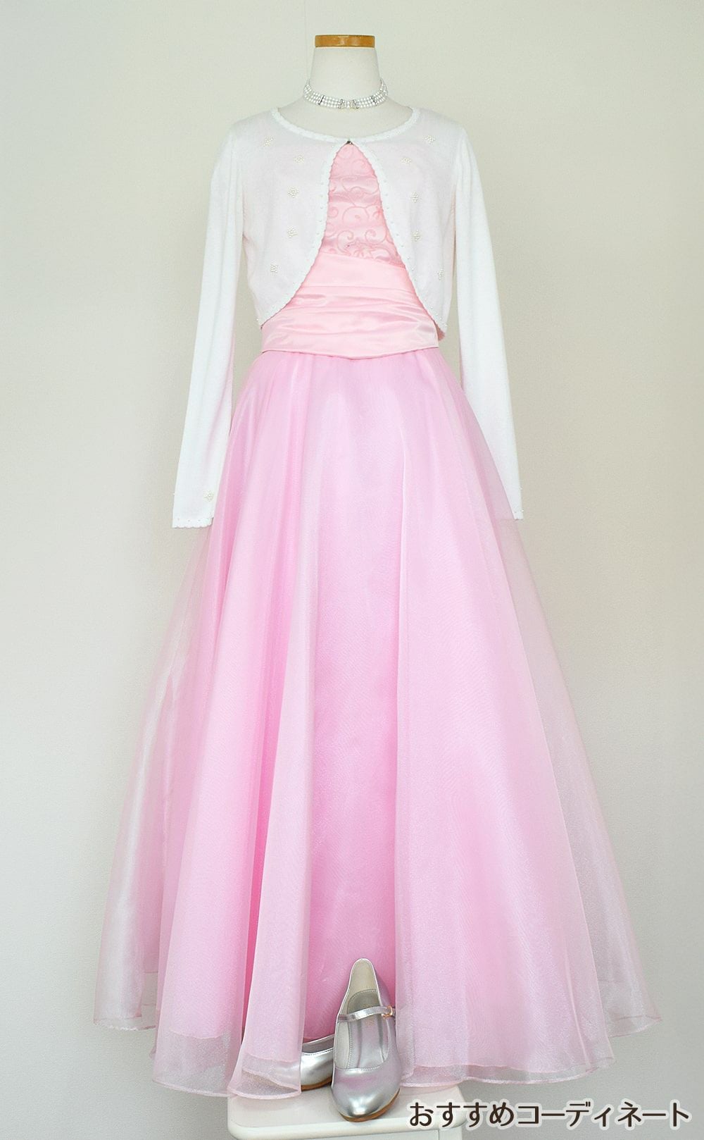 ピアノ発表会や結婚式にぴったりのピンクカラーの女の子用キッズドレス。シンプルで美しいシルエットが魅力のAngel's Closetの子供ドレス レンタル商品（【レンタル】キャビアビーズ＆ダイアゴナルボディオーガンジースカートドレス（HC1568）ピンク）｜画像10