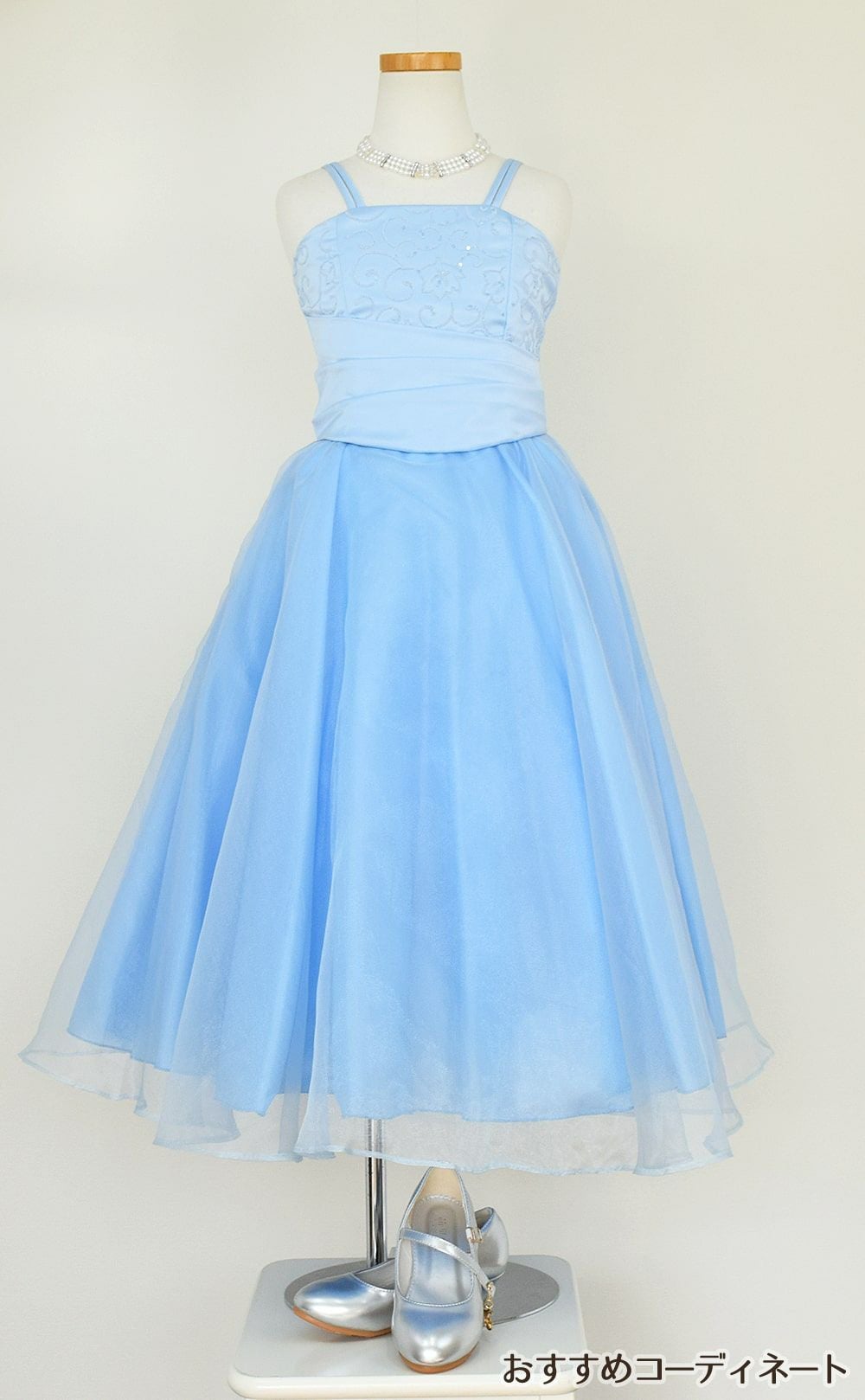 ピアノ発表会や結婚式にぴったりのブルーカラーの女の子用キッズドレス。シンプルで美しいシルエットが魅力のAngel's Closetの子供ドレス レンタル商品（【レンタル】キャビアビーズ＆ダイアゴナルボディオーガンジースカートドレス（HC1568）ベビーブルー）｜画像8