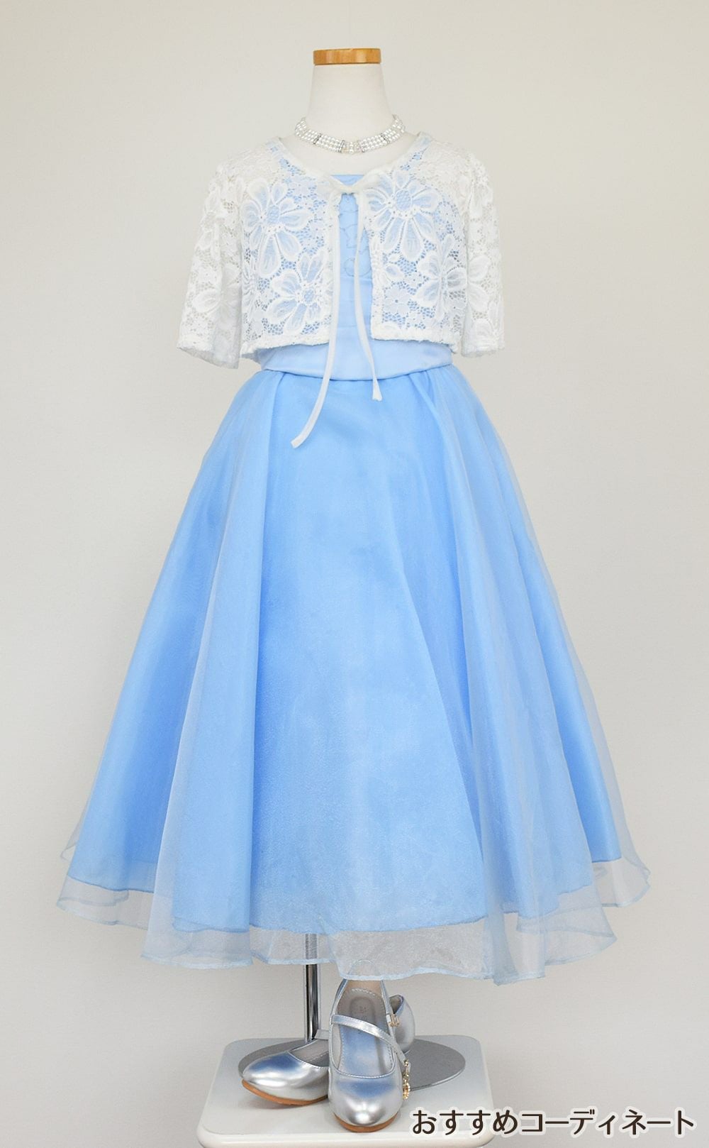 ピアノ発表会や結婚式にぴったりのブルーカラーの女の子用キッズドレス。シンプルで美しいシルエットが魅力のAngel's Closetの子供ドレス レンタル商品（【レンタル】キャビアビーズ＆ダイアゴナルボディオーガンジースカートドレス（HC1568）ベビーブルー）｜画像9