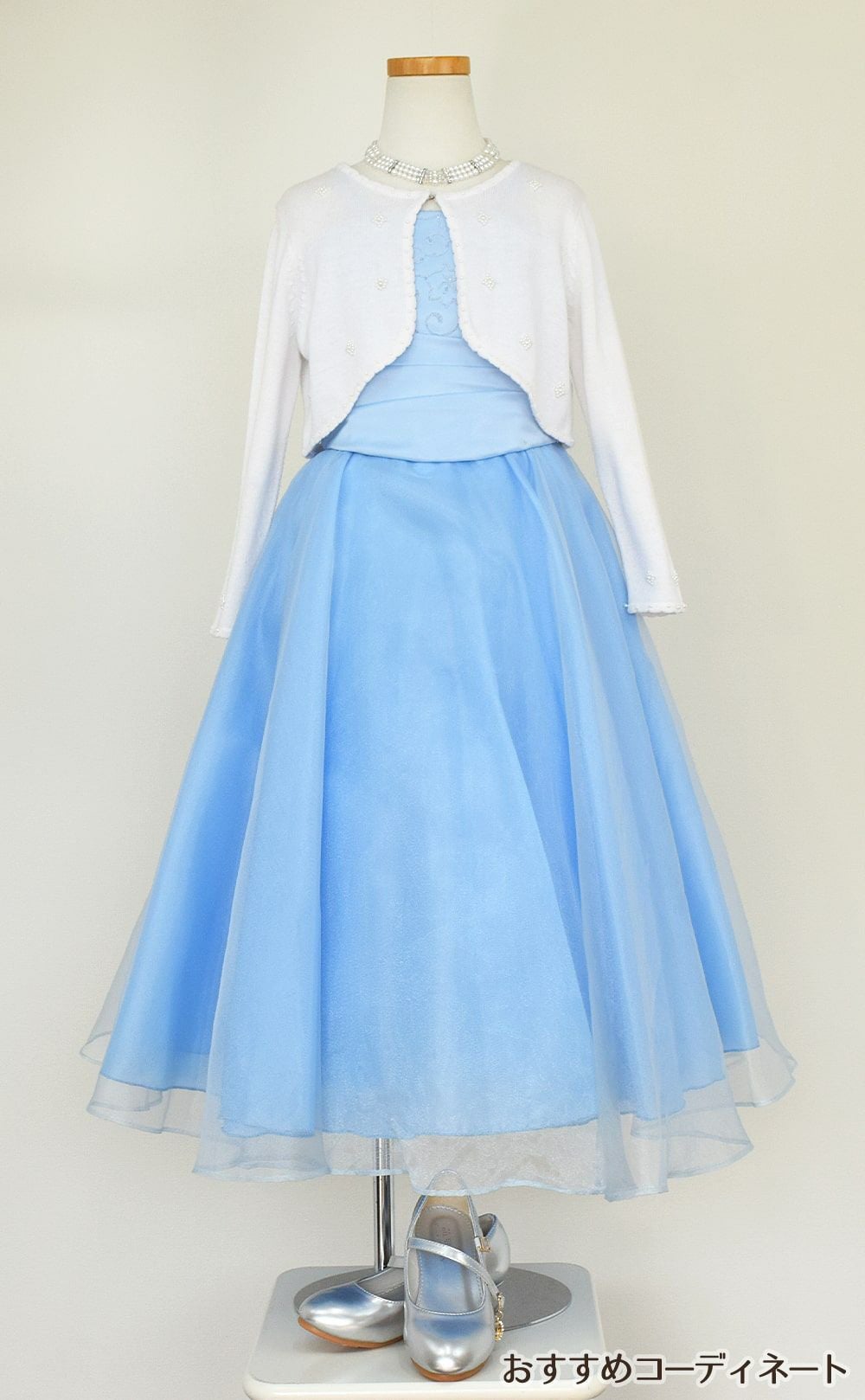 ピアノ発表会や結婚式にぴったりのブルーカラーの女の子用キッズドレス。シンプルで美しいシルエットが魅力のAngel's Closetの子供ドレス レンタル商品（【レンタル】キャビアビーズ＆ダイアゴナルボディオーガンジースカートドレス（HC1568）ベビーブルー）｜画像10