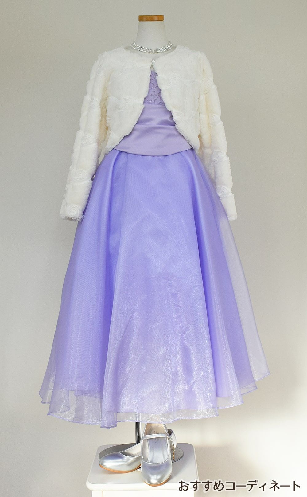 ピアノ発表会や結婚式にぴったりのライラックカラーの女の子用キッズドレス。シンプルで美しいシルエットが魅力のAngel's Closetの子供ドレス レンタル商品（【レンタル】キャビアビーズ＆ダイアゴナルボディオーガンジースカートドレス（HC1568）ライラック）｜画像11