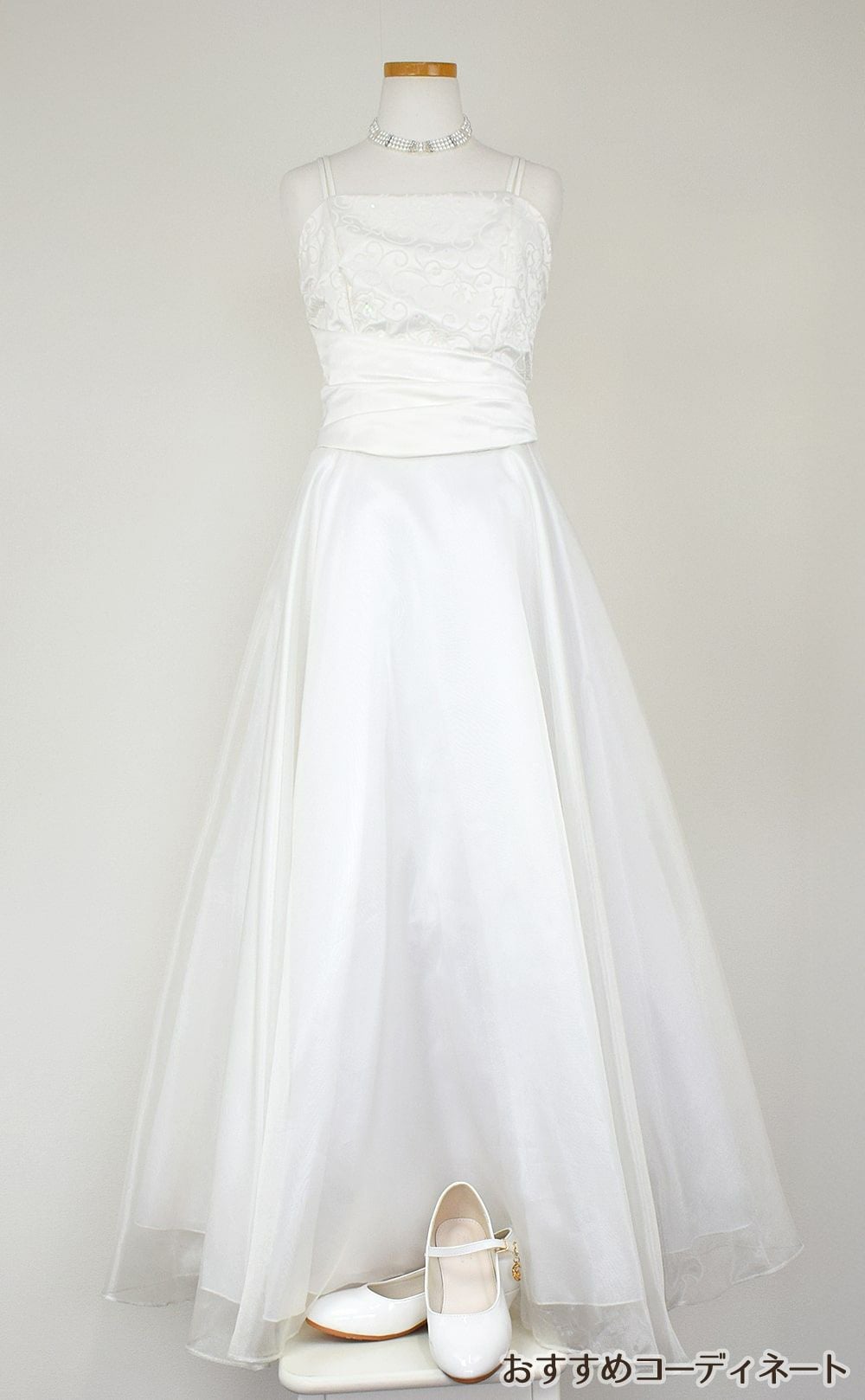 ピアノ発表会や結婚式にぴったりのカラーの女の子用キッズドレス。シンプルで美しいシルエットが魅力のAngel's Closetの子供ドレス レンタル商品（【レンタル】キャビアビーズ＆ダイアゴナルボディオーガンジースカートドレス（HC1568）アイボリー）｜画像8