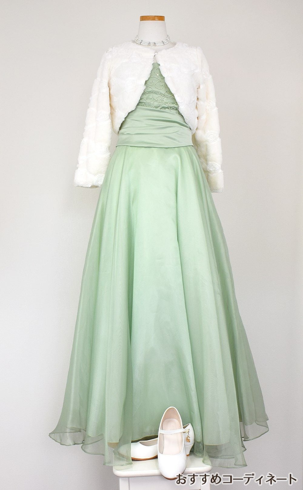 ピアノ発表会や結婚式にぴったりのカラーの女の子用キッズドレス。シンプルで美しいシルエットが魅力のAngel's Closetの子供ドレス レンタル商品（【レンタル】キャビアビーズ＆ダイアゴナルボディオーガンジースカートドレス（HC1568）セージ）｜画像11