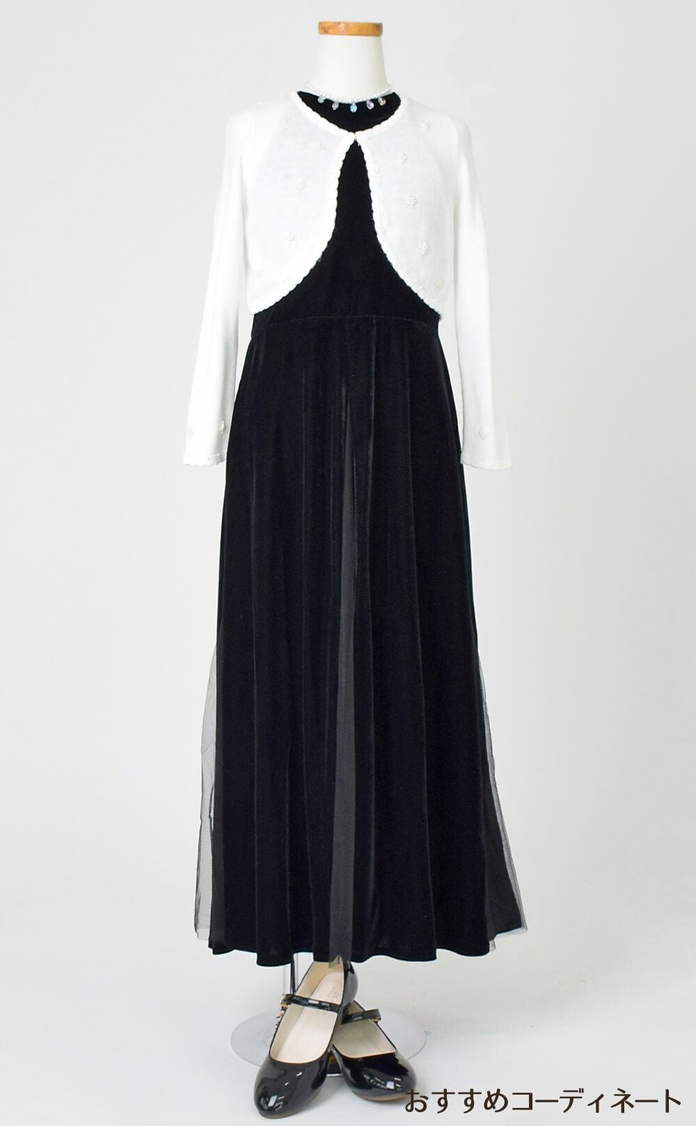 ピアノ発表会や結婚式にぴったりのブラックカラーの女の子用キッズドレス。シンプルで美しいシルエットが魅力のAngel's Closetの子供ドレス レンタル商品（【レンタル】ブラックスリットベルベットロングドレス(YP243) ブラック）｜画像10