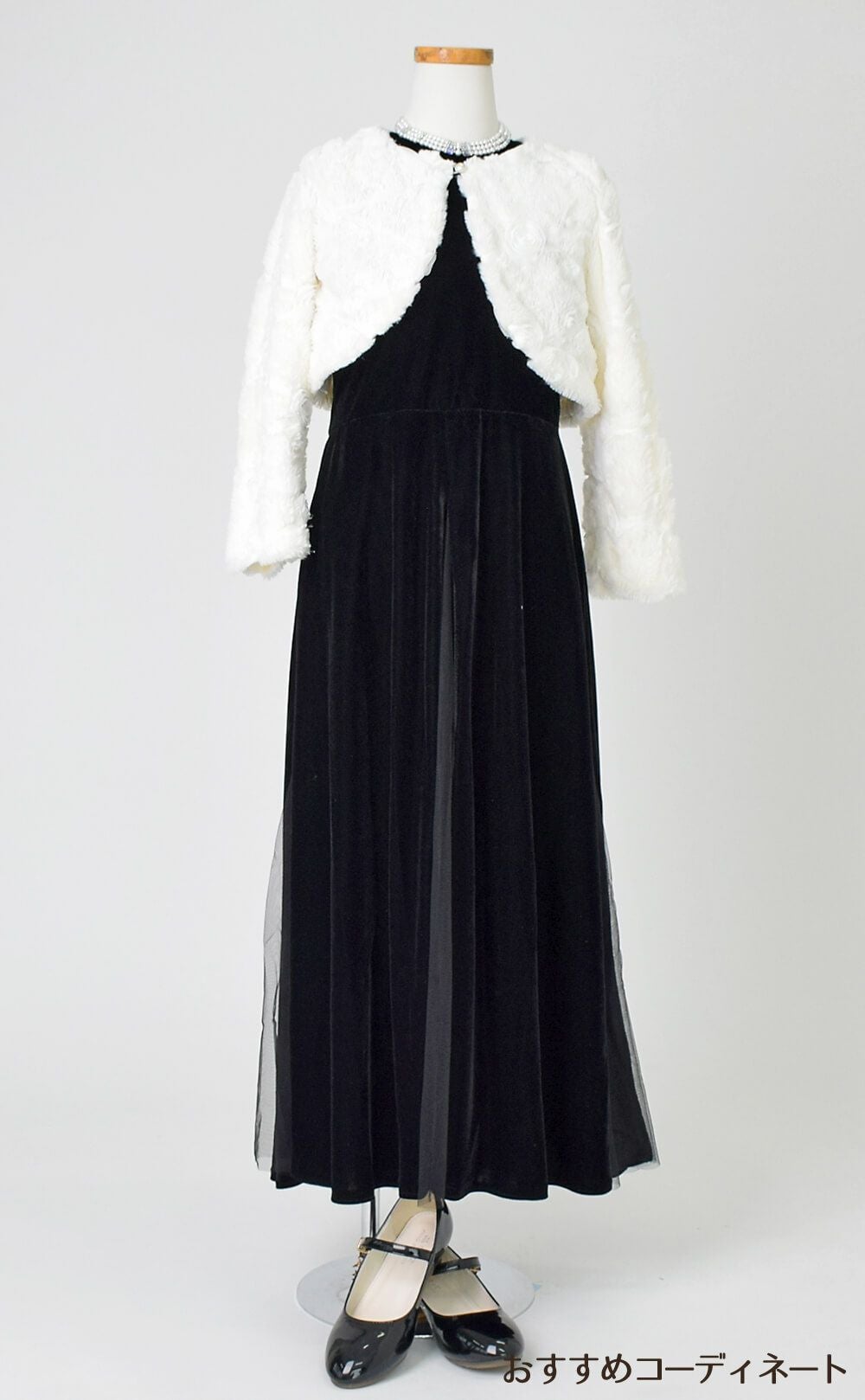 ピアノ発表会や結婚式にぴったりのブラックカラーの女の子用キッズドレス。シンプルで美しいシルエットが魅力のAngel's Closetの子供ドレス レンタル商品（【レンタル】ブラックスリットベルベットロングドレス(YP243) ブラック）｜画像11