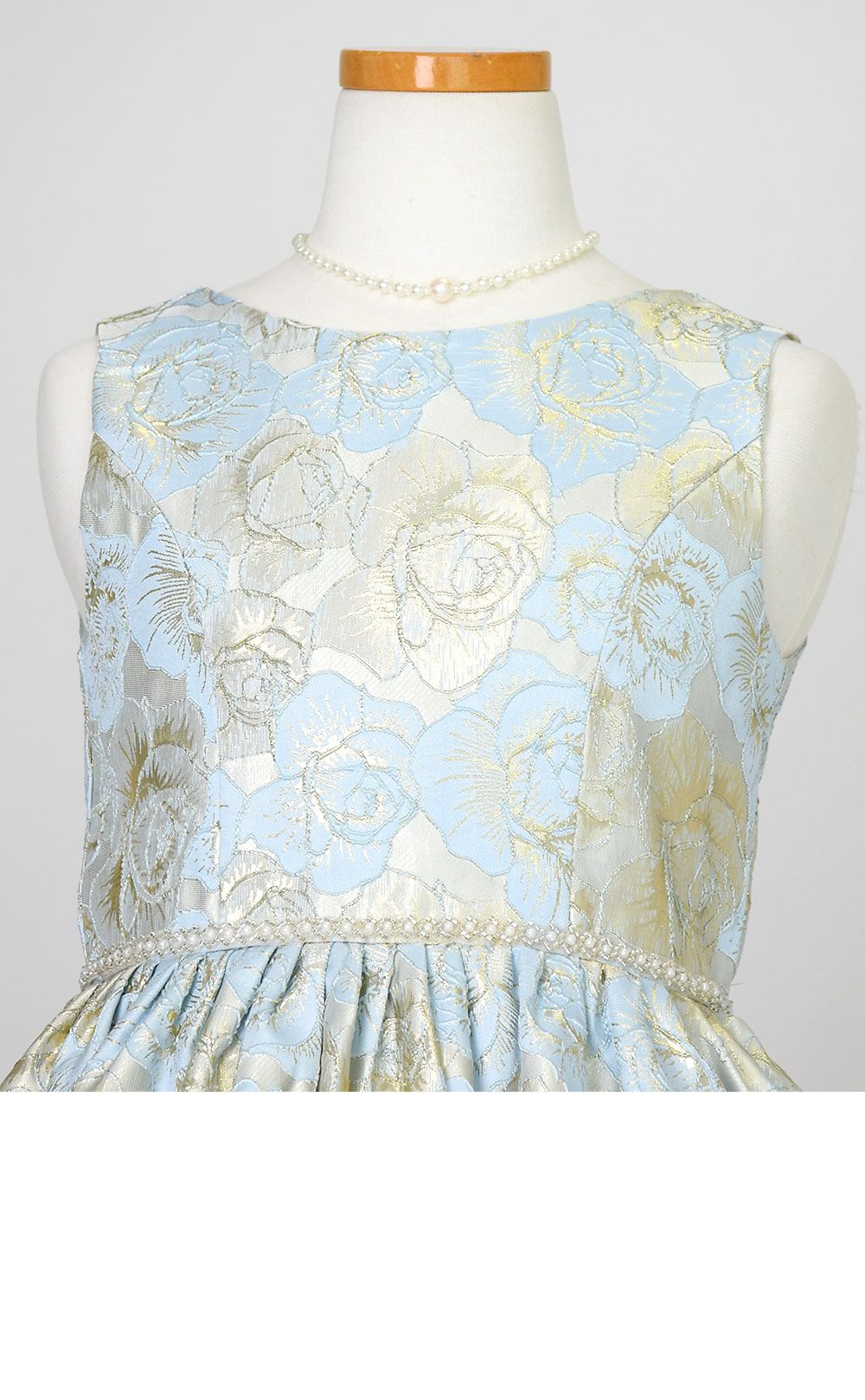 ピアノ発表会や結婚式にぴったりのブルーカラーの女の子用キッズドレス。シンプルで美しいシルエットが魅力のAngel's Closetの子供ドレス レンタル商品（【レンタル】ローズパターンクラシカルロングドレス(YP244) ブルーゴールド）｜画像7