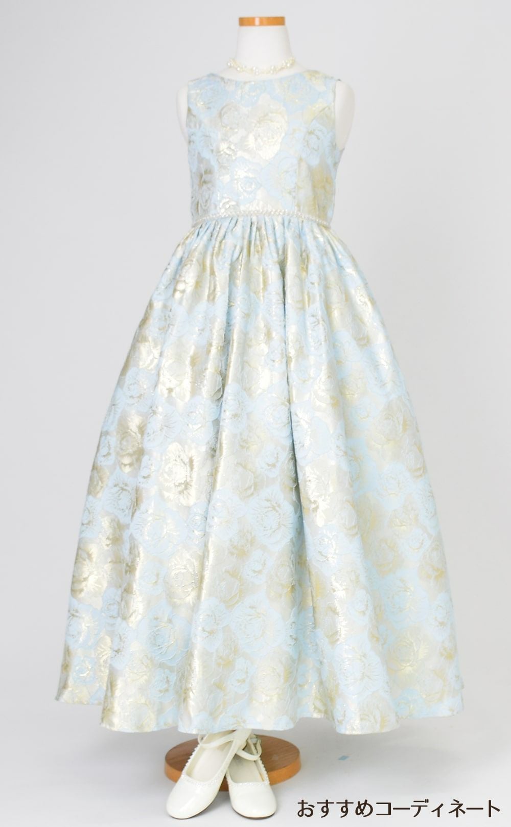 ピアノ発表会や結婚式にぴったりのブルーカラーの女の子用キッズドレス。シンプルで美しいシルエットが魅力のAngel's Closetの子供ドレス レンタル商品（【レンタル】ローズパターンクラシカルロングドレス(YP244) ブルーゴールド）｜画像10